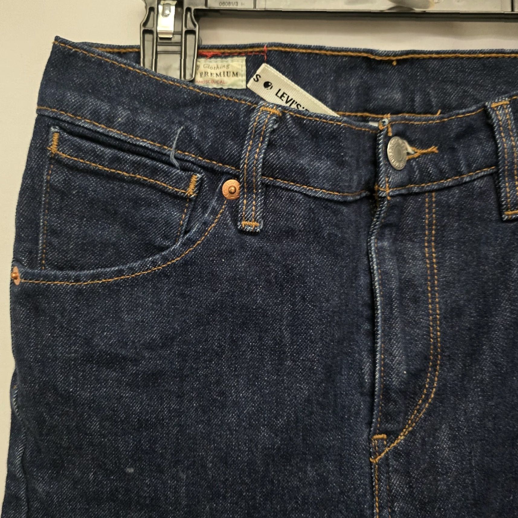 Levi's VINTAGE Levi’s Engineered Patch Crop Jeans High Rise 25 Womens 24" Inseam 5-Pocket Denim Blue Cotton Blend Jeans Size 42" / US 20 - 3 Thumbnail