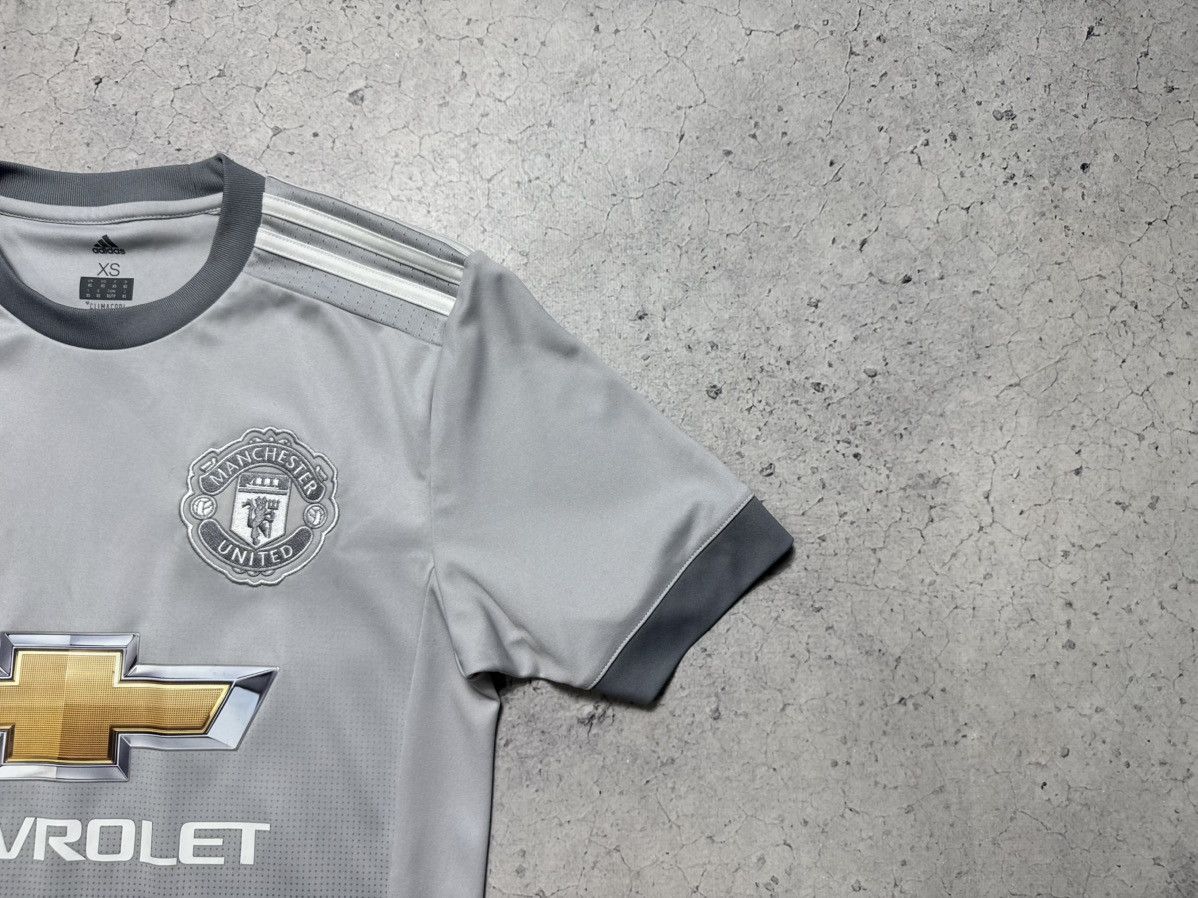 Adidas Adidas FC Manchester United 2017/2018 Soccer Jersey Vintage Size US XS / EU 42 / 0 - 3 Thumbnail