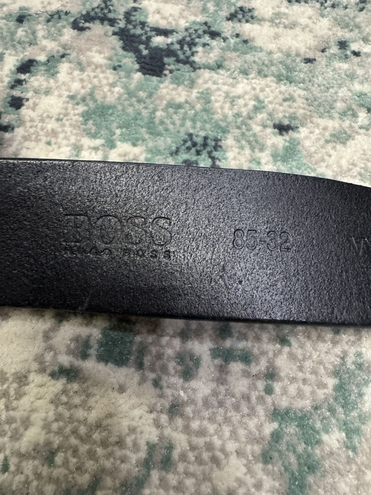 Hugo Boss HUGO BOSS NATIVE HORSE MOTIVE BUCKLE LEATHER BELT 31-35 Size 34 - 6 Thumbnail