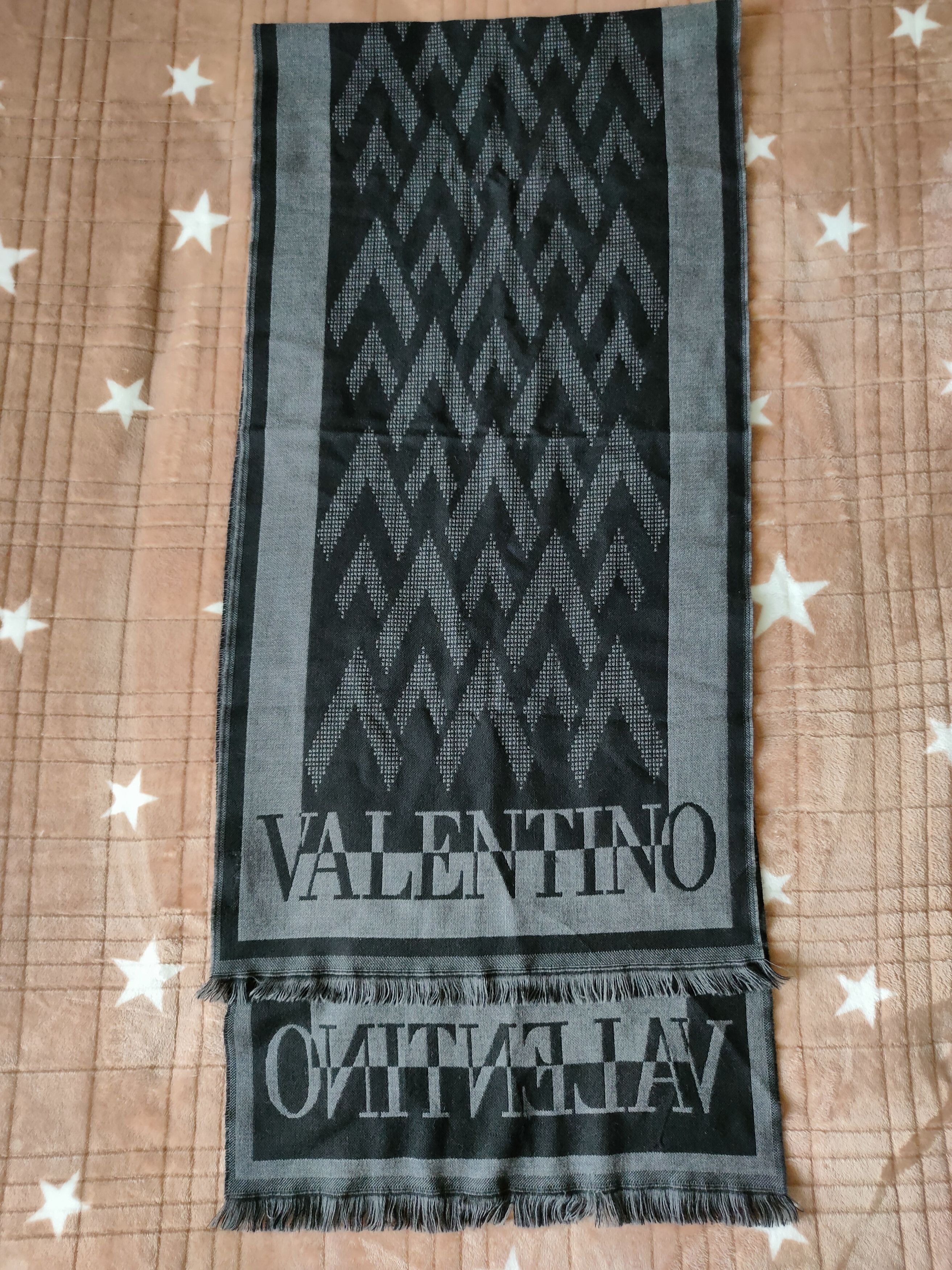 Valentino Valentino scarf cape scarf Valentino shawl handkerchief Size ONE SIZE - 8 Thumbnail