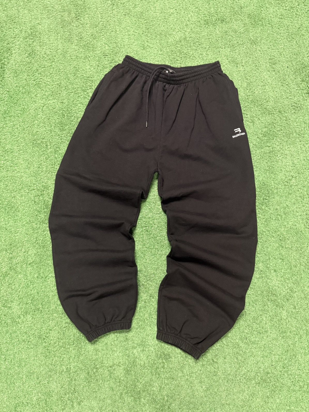 Balenciaga Balenciaga sporty b logo sweats Size US 34 / EU 50 - 1 Thumbnail