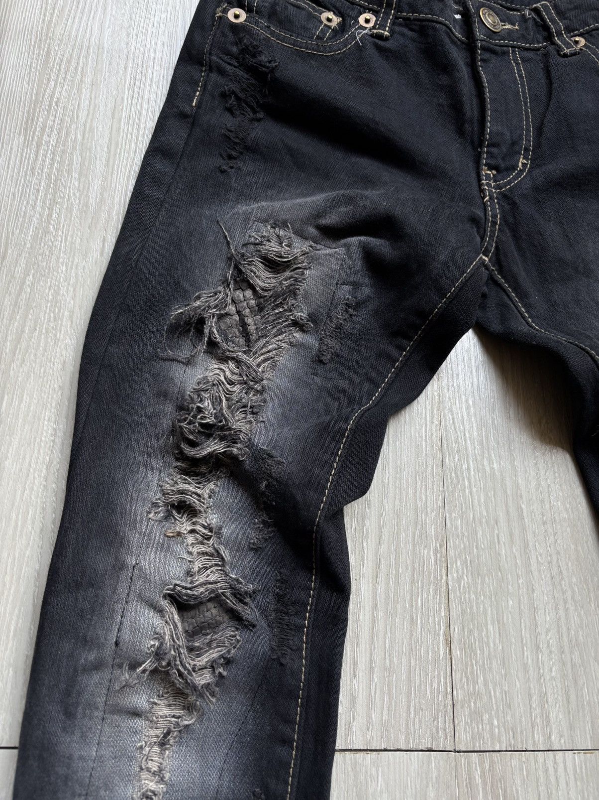Japanese Brand Distressed flare jeans Size US 26 / EU 42 - 2 Thumbnail