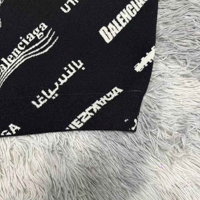 Balenciaga Balenciaga Bullet screen full of logo sweater 2502-Nextarro Size US M / EU 48-50 / 2 - 7 Thumbnail