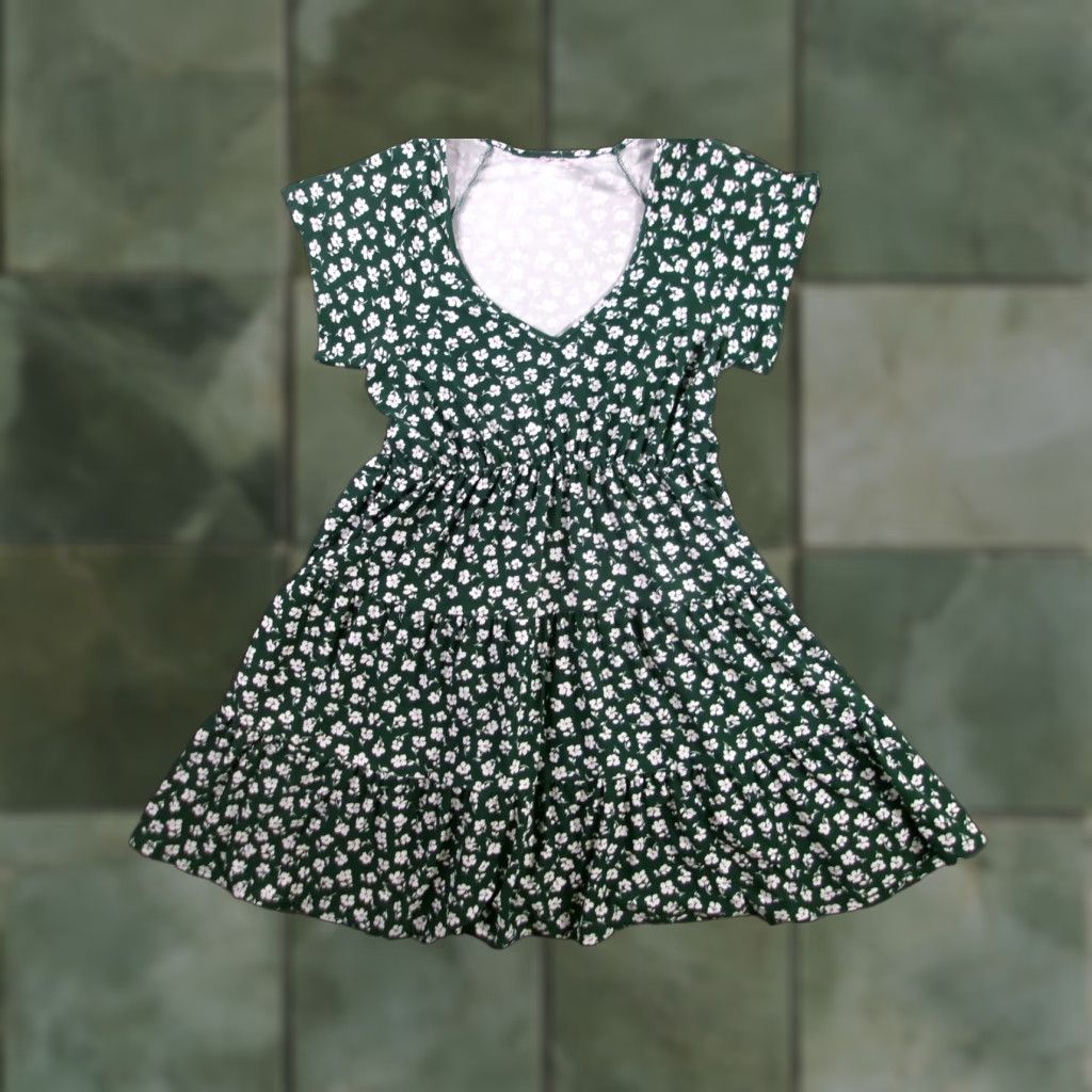 Vintage No Boundaries Dress Womens L Floral V Neck Short Sleeve Tiered Casual Green Size 36" / US 14 / IT 50 - 1 Thumbnail
