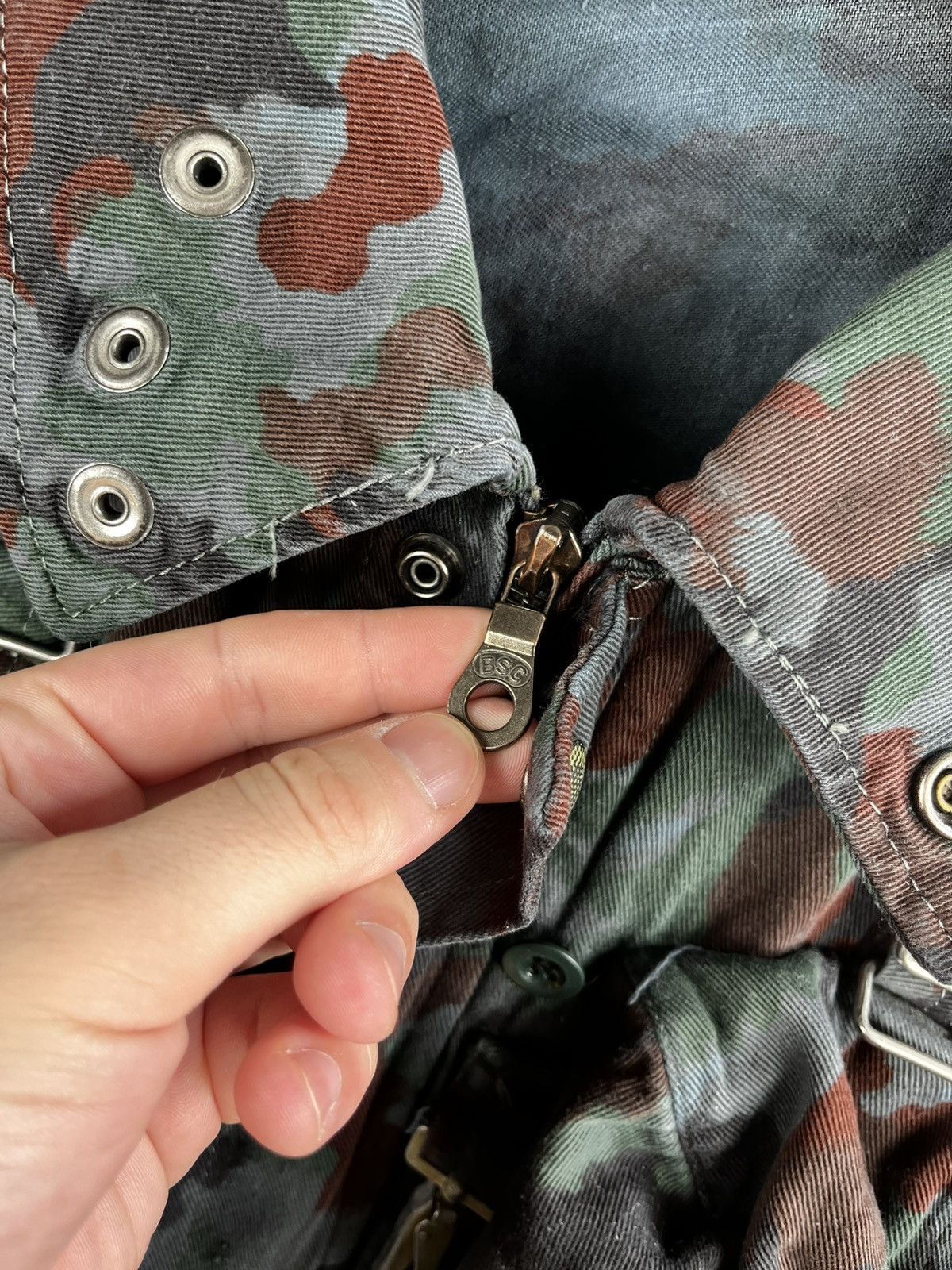 Vintage Vintage Very rare multi-pocket swiss army jacket Size US L / EU 52-54 / 3 - 11 Thumbnail