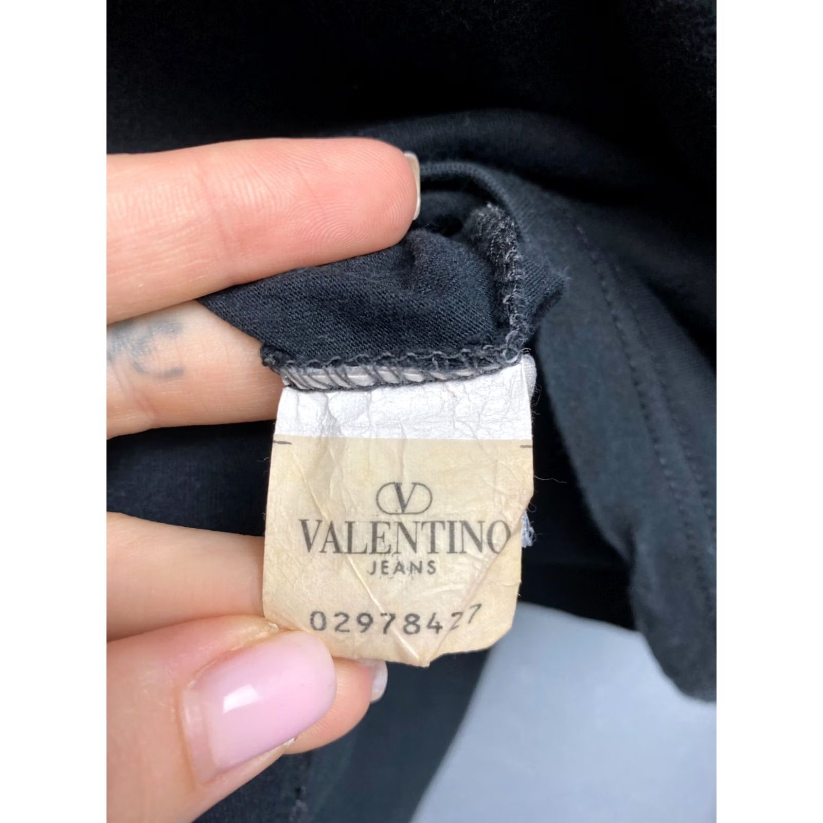 Valentino VINTAGE Valentino Jeans Vintage Mens Crew Neck T-Shirt Size XXL Black Cotton Logo Short Sleeve Crew Neck T-Shirt Mens 2XL Size US XXL / EU 58 / 5 - 6 Thumbnail