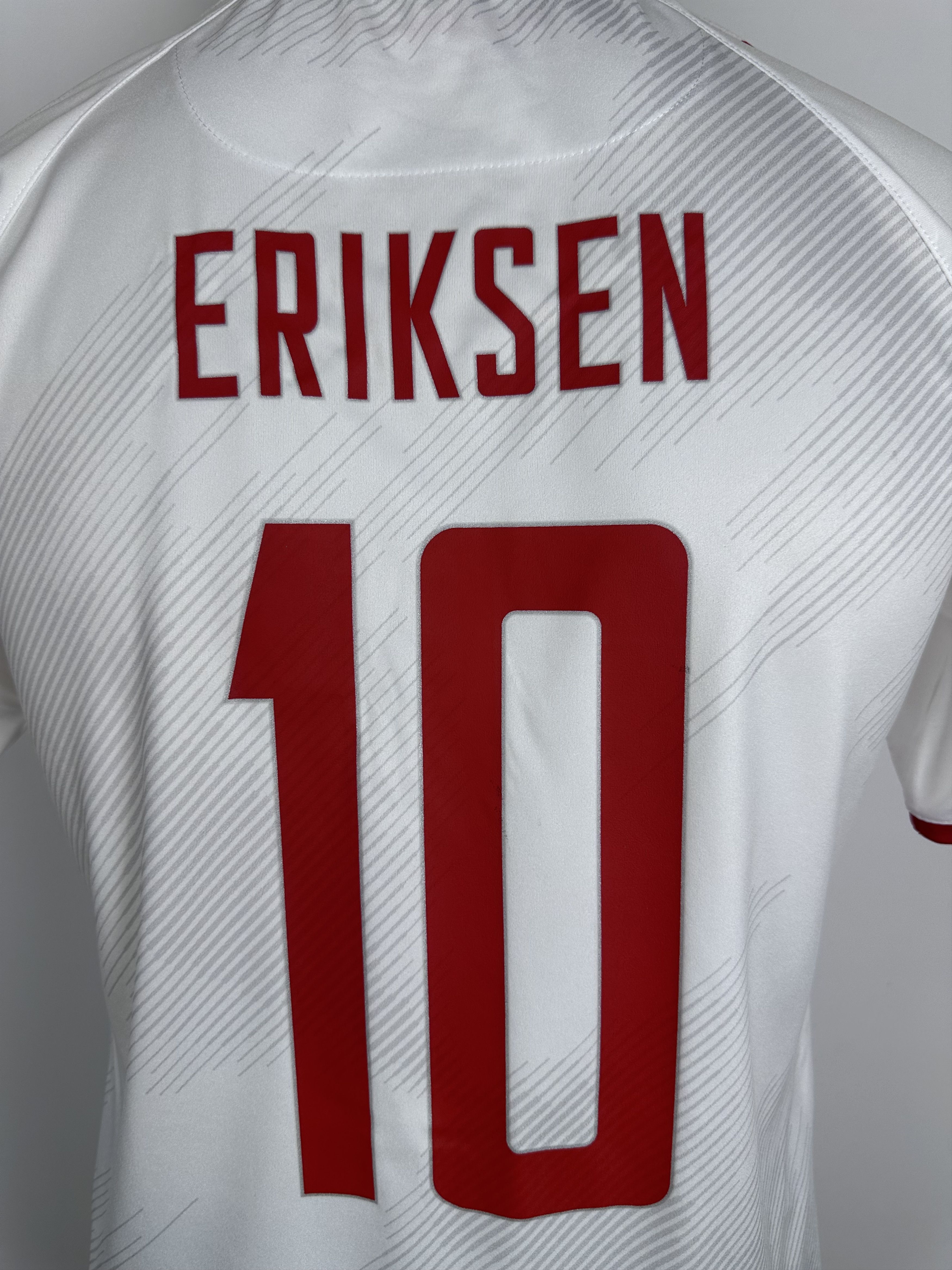 Hummel DENMARK 2022 2023 FOOTBALL SHIRT SOCCER JERSEY #10 ERIKSEN Size US M / EU 48-50 / 2 - 2 Thumbnail