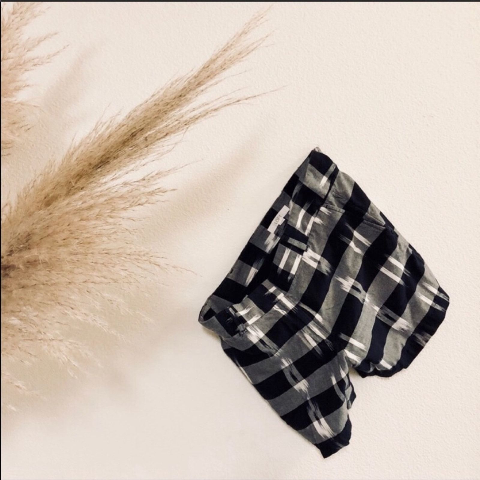 Loft ANN TAYLOR Black White Grey Plaid Checkered Striped Shorts Size 28" / US 6 / IT 42 - 2 Thumbnail