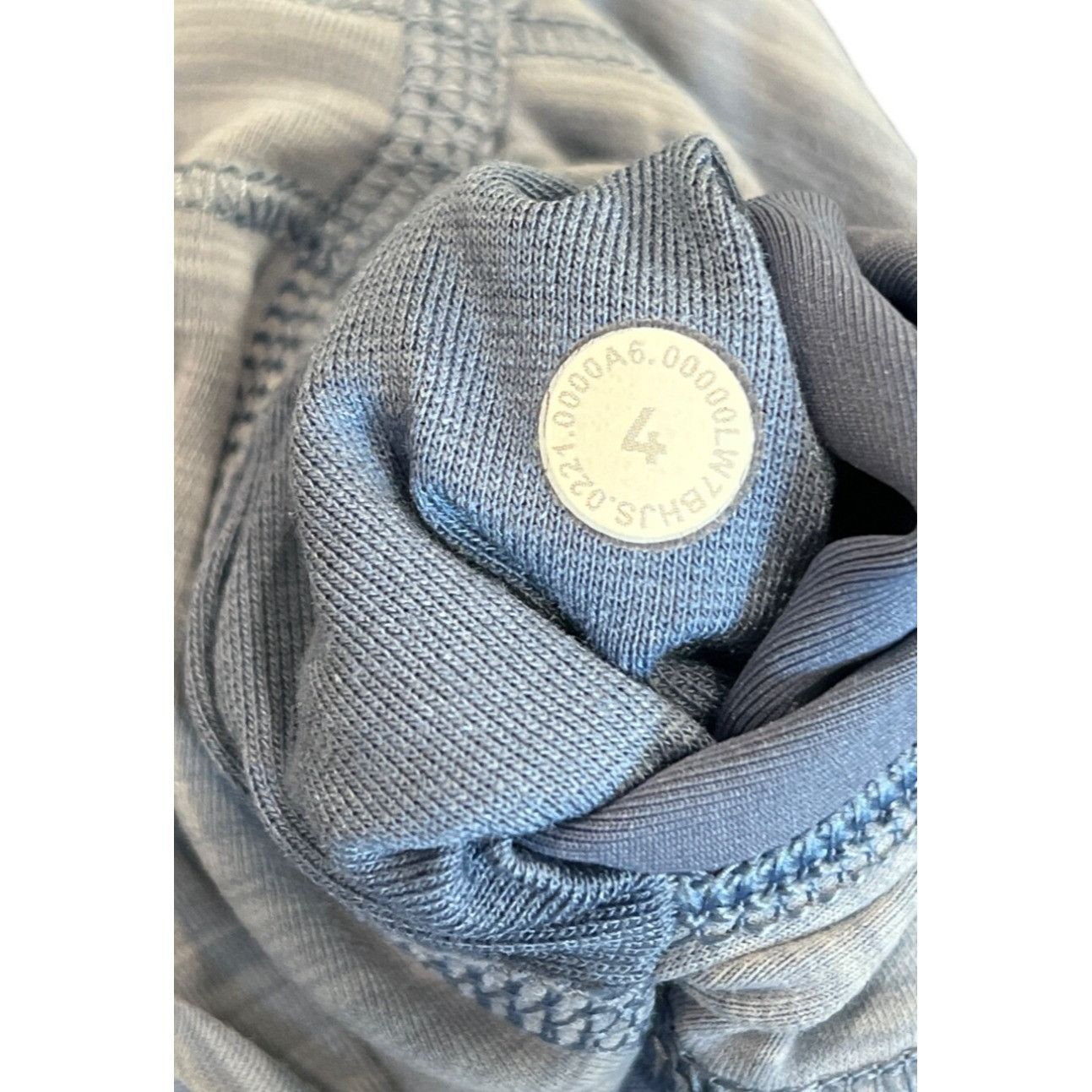 Lululemon 𝓛𝓾𝓵𝓾𝓵𝓮𝓶𝓸𝓷 Wunder Train High Rise Shorts 8" Size 27" / US 4 / IT 40 - 4 Thumbnail