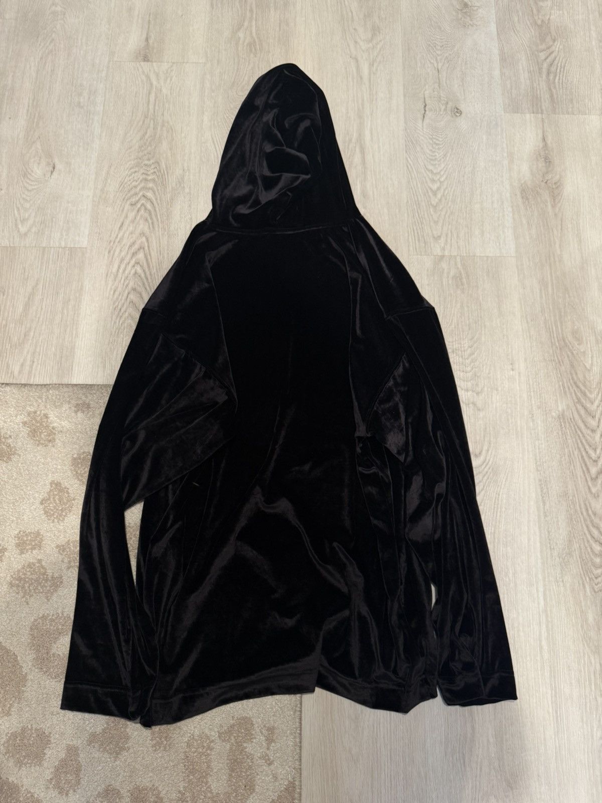 Balenciaga f/w 2022 velvet hoodie!! Size US M / EU 48-50 / 2 - 5 Thumbnail