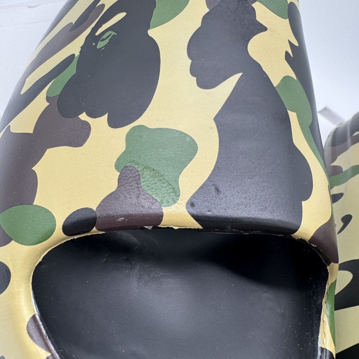 Bape Bape 1st camo slides ‘yellow’ Size US 9 / EU 42 - 4 Thumbnail