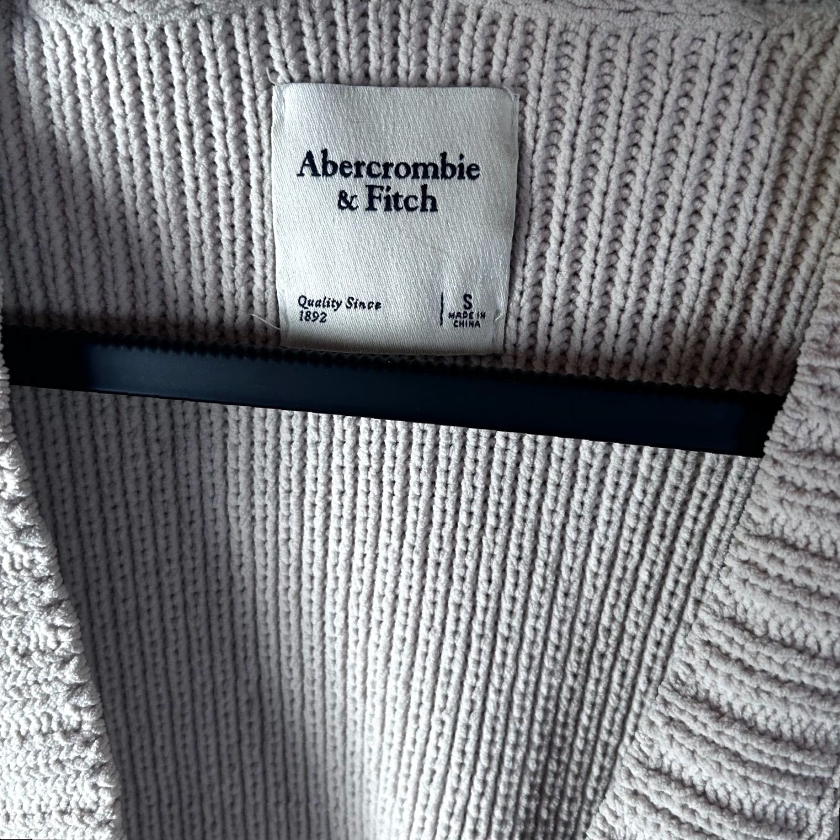 Abercrombie & Fitch Abercrombie & Fitch Cardigan Womens Beige Chenille Knit V-Neck Size S 90s Classic Solid Pocket Button Logo Sweater Size S / US 4 / IT 40 - 2 Thumbnail