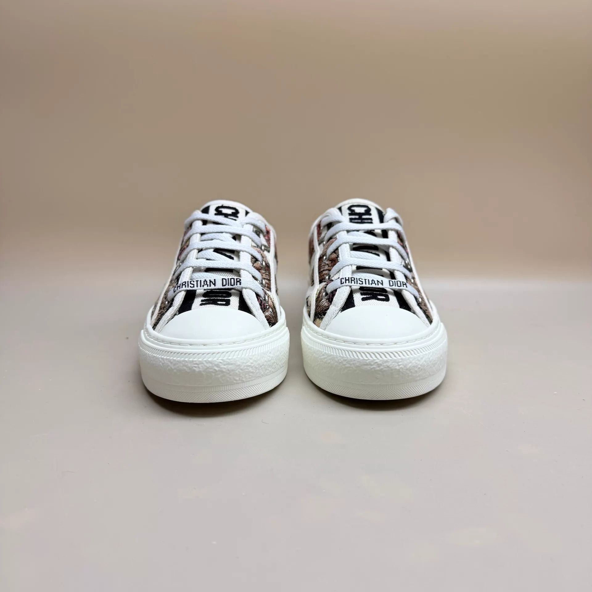 Dior Dior Floral Embroidered Sneaker EU 36.5 - Like New Size US 6 / IT 36 - 2 Thumbnail