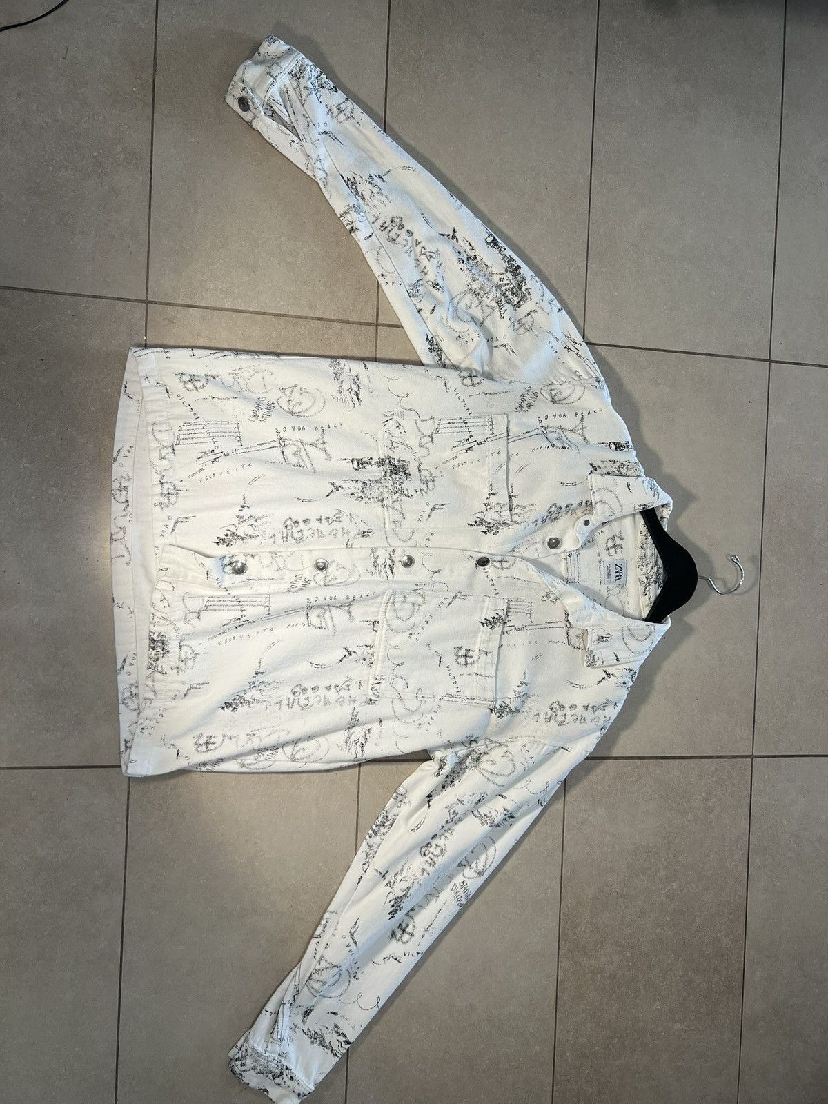 Zara Zara Print White Denim Jacket – Size L, Fashion Print Size US L / EU 52-54 / 3 - 1 Thumbnail