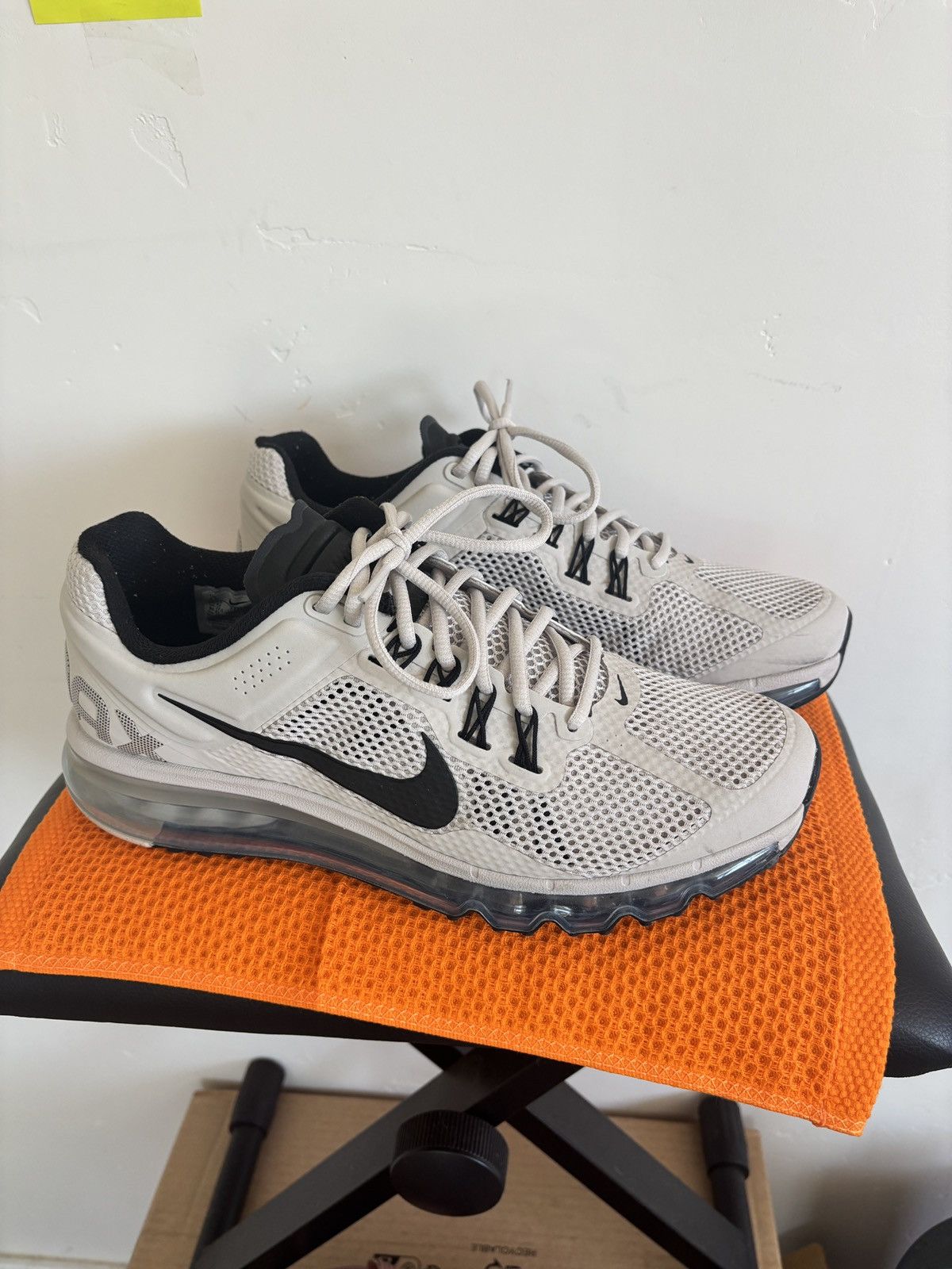 Nike Nike Air Max 2013 Light Bone 2023 Size US 9.5 / EU 42-43 - 1 Thumbnail