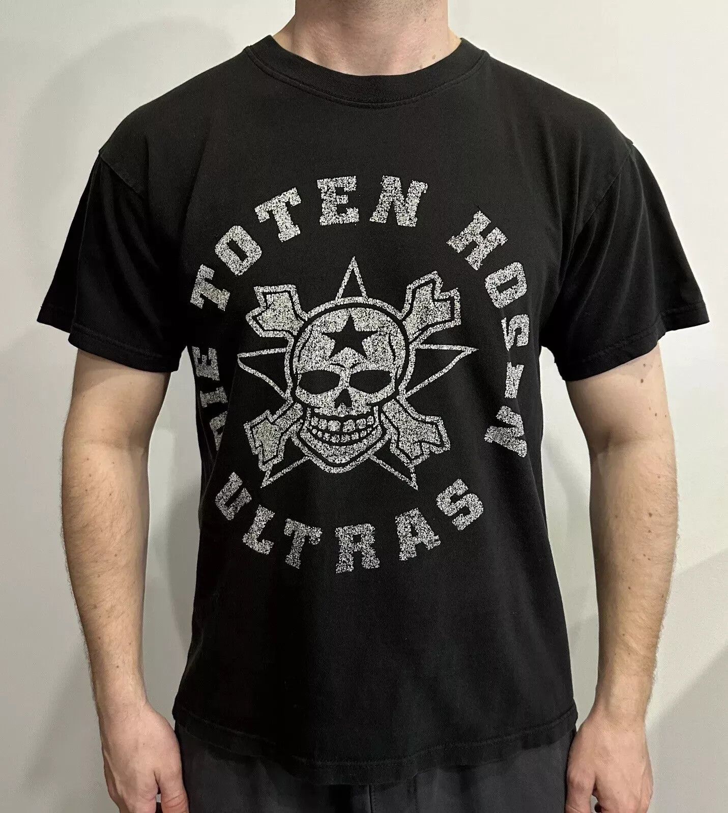 Vintage Vintage 2000s Die Toten Hosen ultras band rock shirt faded Size US S / EU 44-46 / 1 - 1 Thumbnail