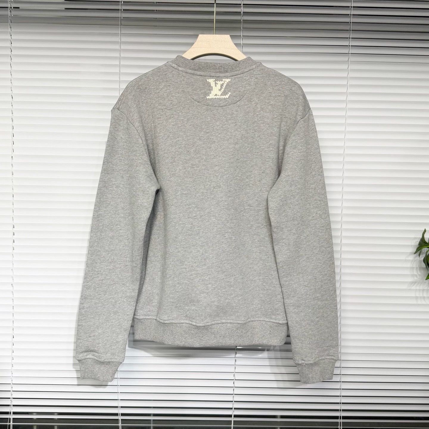 Louis Vuitton LV 2026 Embroidered Logo Sweatshirt M Size US M / EU 48-50 / 2 - 2 Thumbnail