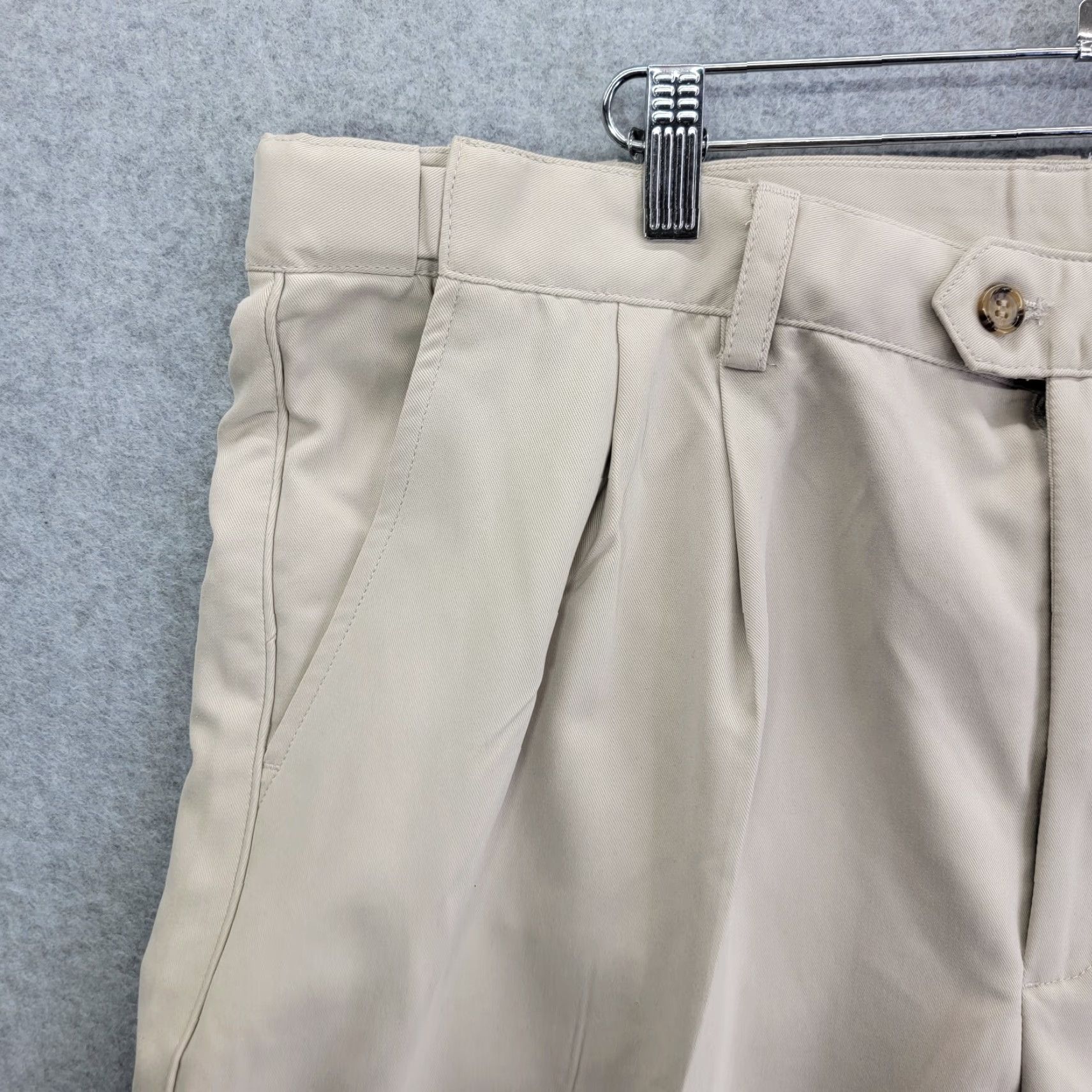 Izod Izod Golf Shorts Size 40 Classic Fit beige stain free microfiber nwt Size US 40 / EU 56 - 3 Thumbnail