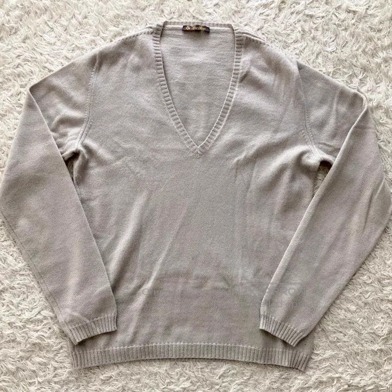 Loro Piana Loro Piana V-neck Pure Cashmere Knit Sweater Size S / US 4 / IT 40 - 2 Thumbnail