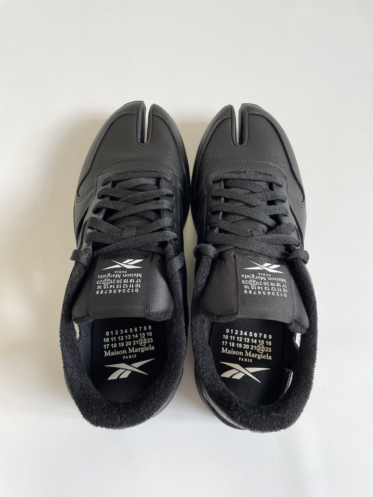Maison Margiela × Reebok ‘Project 0 CL’ Tabi Cut Out Sneakers Size US 9 / IT 39 - 12 Thumbnail