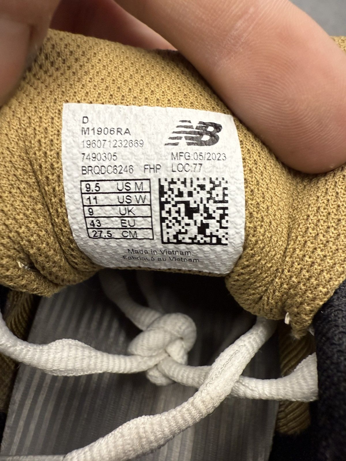 New Balance 2022 New Balance 1906R White Metallic Gold Size US 9.5 / EU 42-43 - 8 Thumbnail