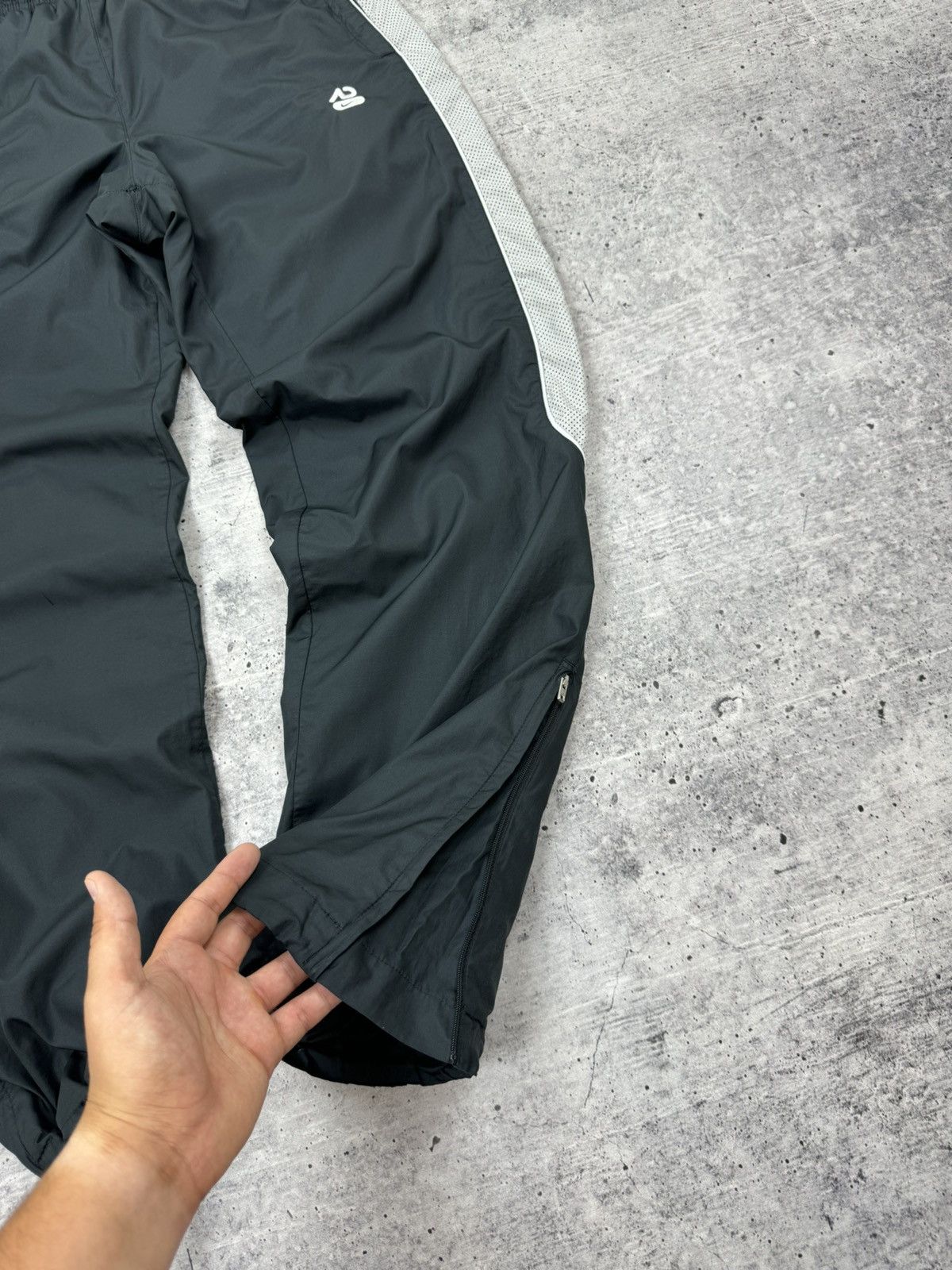 Nike Vintage Nike Swoosh Logo Nylon Drill Track Pants Joggers S Size US 30 / EU 46 - 8 Thumbnail