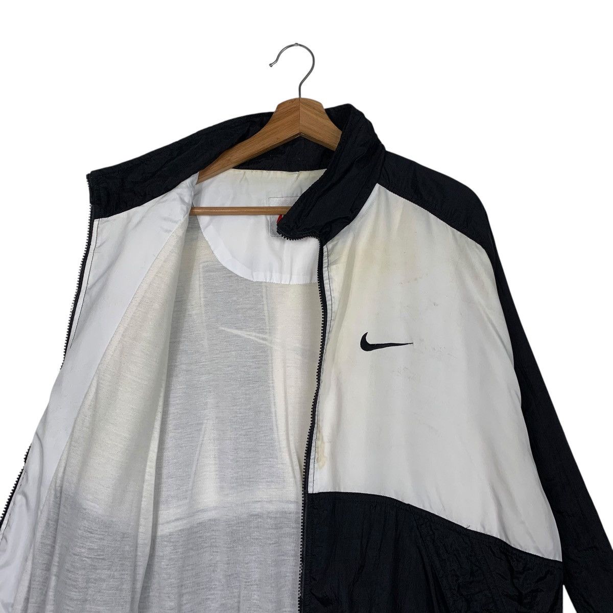 Nike Vintage Nike Big Logo Swoosh Windbreaker Jacket Size US L / EU 52-54 / 3 - 10 Thumbnail