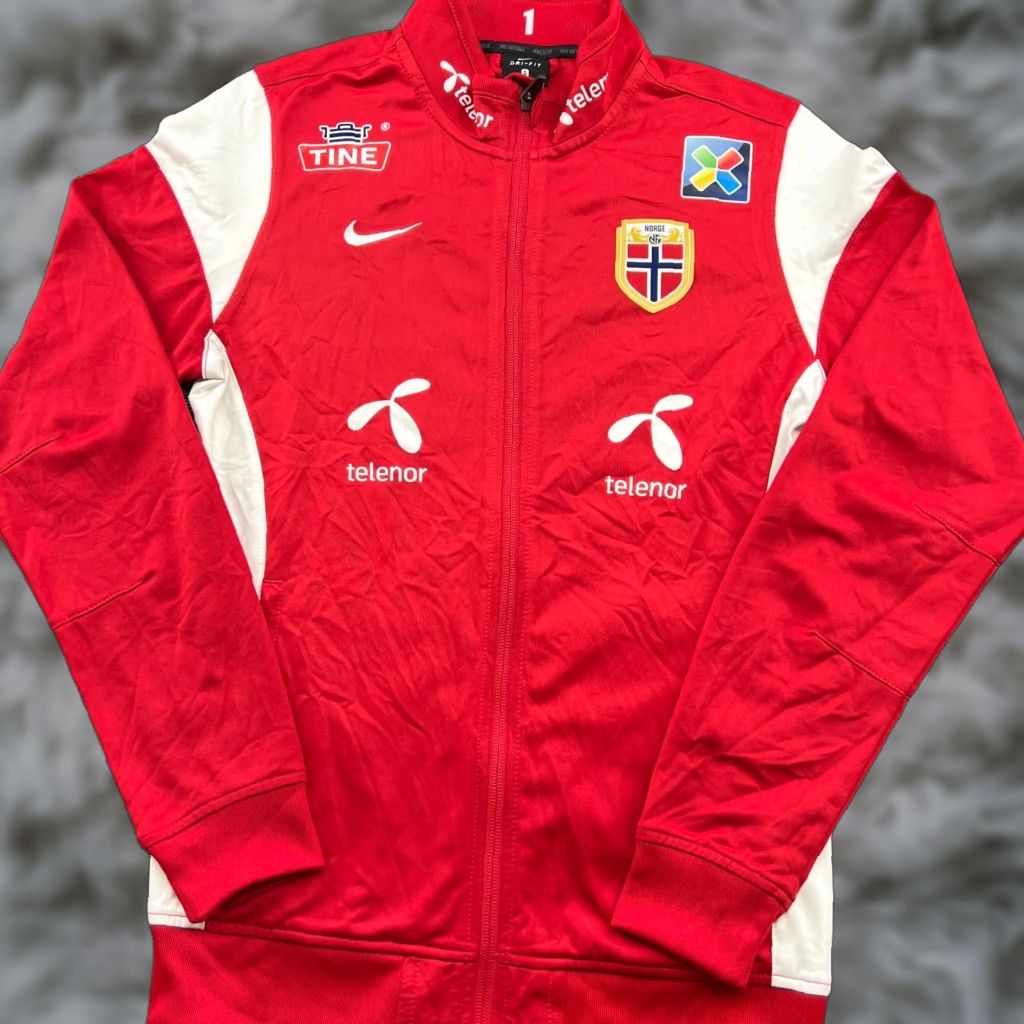 Nike Nike Track Jacket Mens S Red Football Norway 2018 2019 Nike Track Jacket Mens S Red Football Norway 2018 2019 Nike Size US S / EU 44-46 / 1 - 1 Thumbnail