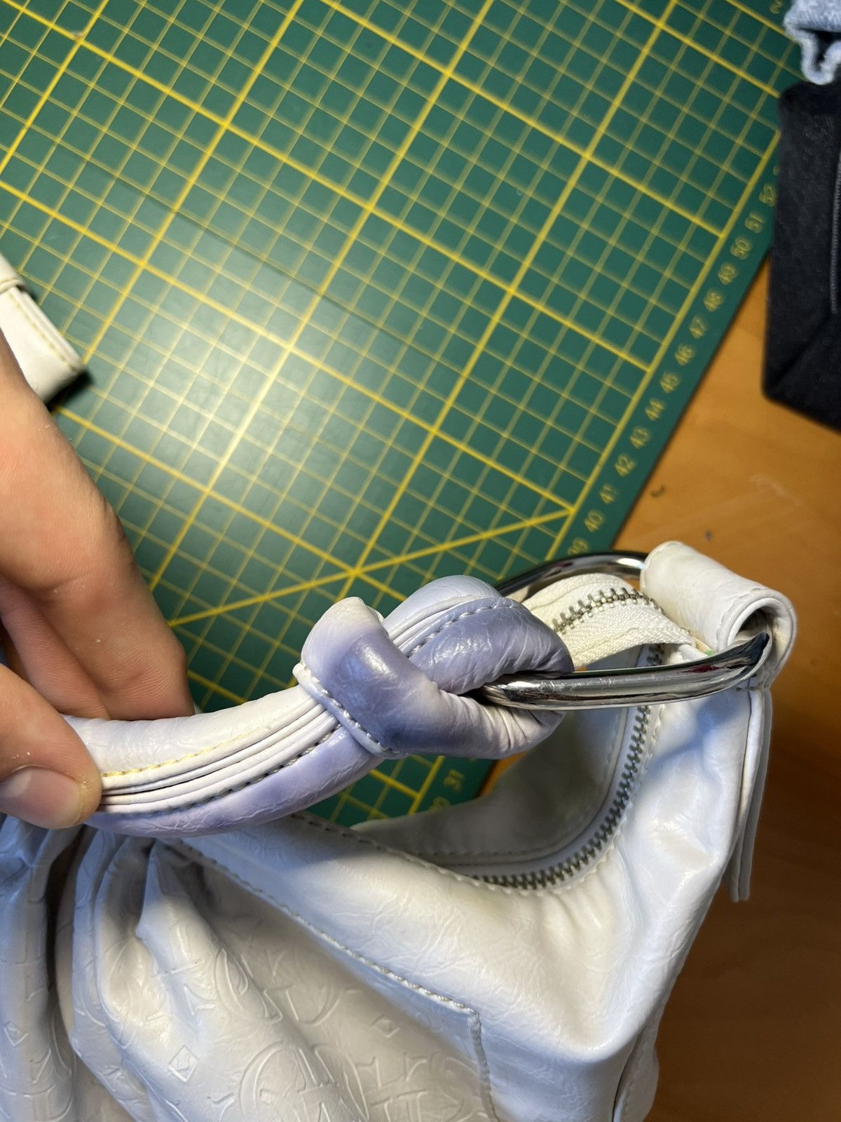 Guess Vintage large Guess embossed leather monogram hobo bag Size ONE SIZE - 17 Thumbnail