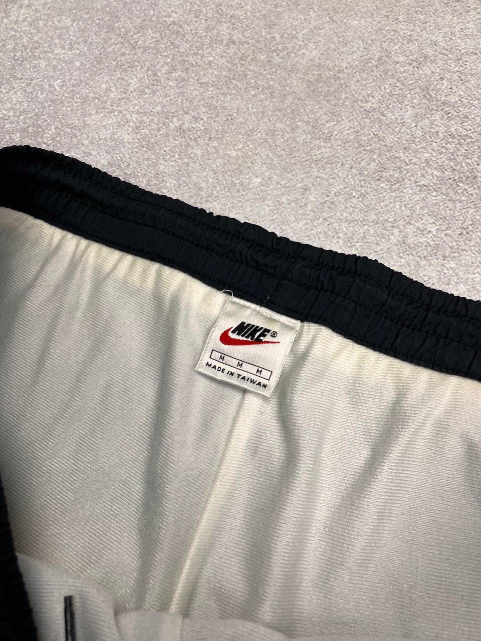 Vintage Vintage Nike Swoosh Baggy Nylon Trackpants Y2K M Size US 32 / EU 48 - 5 Thumbnail