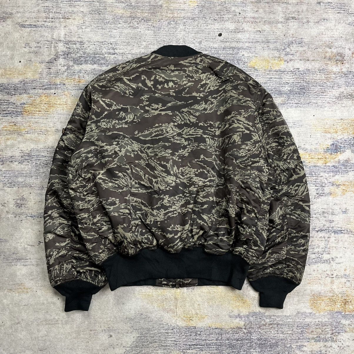Alpha Industries Alpha industries digital camouflage Ma-1 bomber jacket Size US XL / EU 56 / 4 - 2 Thumbnail