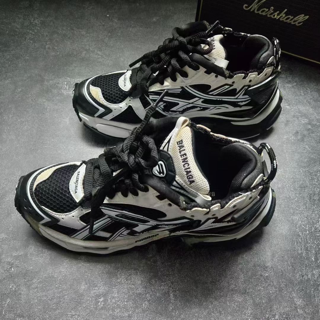 Balenciaga Balenciaga Running Black Lowtop Sneakers 39 Men Size US 6.5 / EU 39-40 - 1 Thumbnail