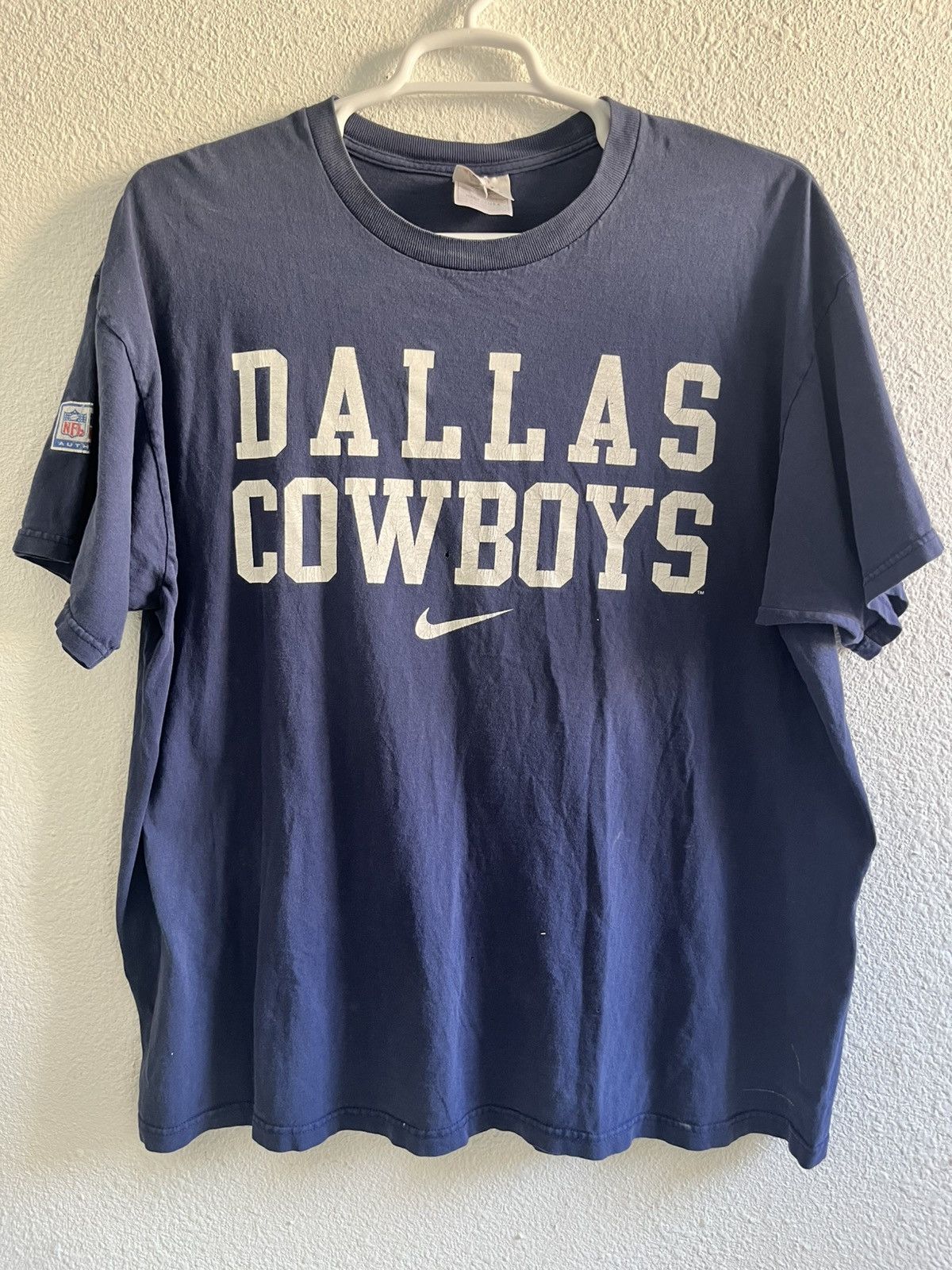 Nike VTG Vintage Nike Dallas Cowboys Center Swoosh T-Shirt Size US XL / EU 56 / 4 - 1 Thumbnail
