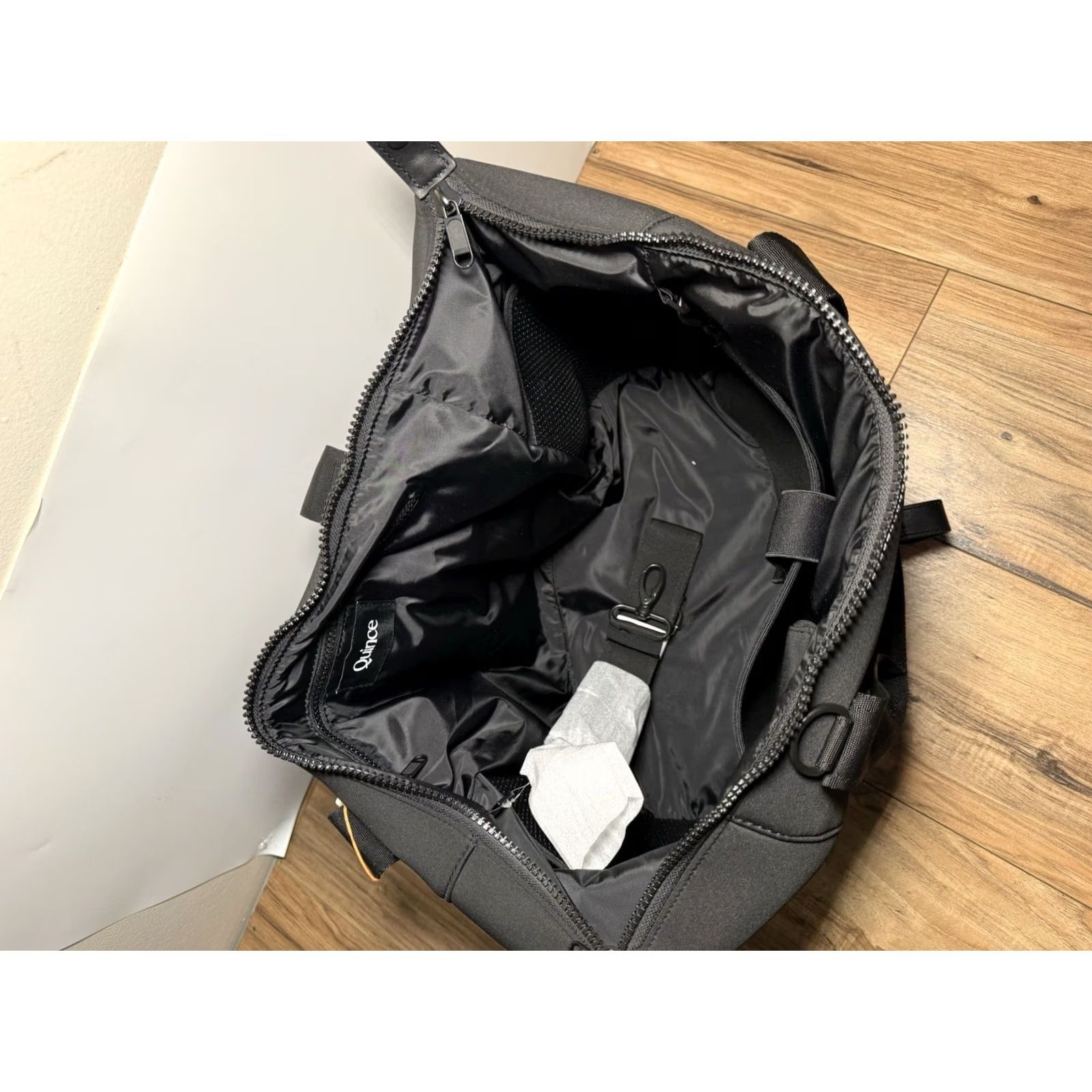 Quince QUINCE ALL DAY NEOPRENE DUFFLE BAG Travel Carryon Black Size ONE SIZE - 6 Thumbnail