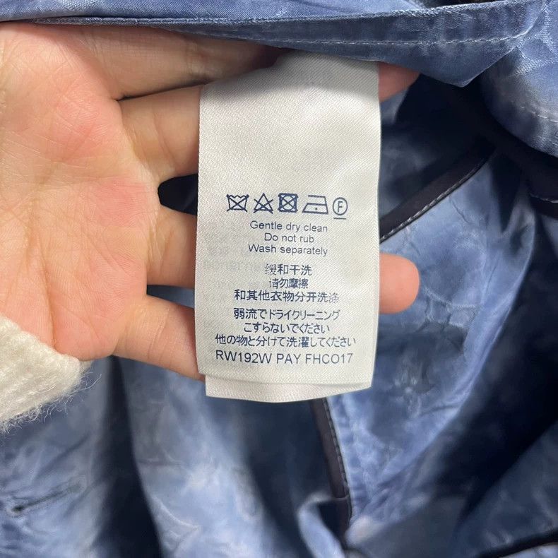 Louis Vuitton Louis Vuitton Windbreaker jacket with blue presbyopic logo Size XS / US 0-2 / IT 36-38 - 4 Thumbnail