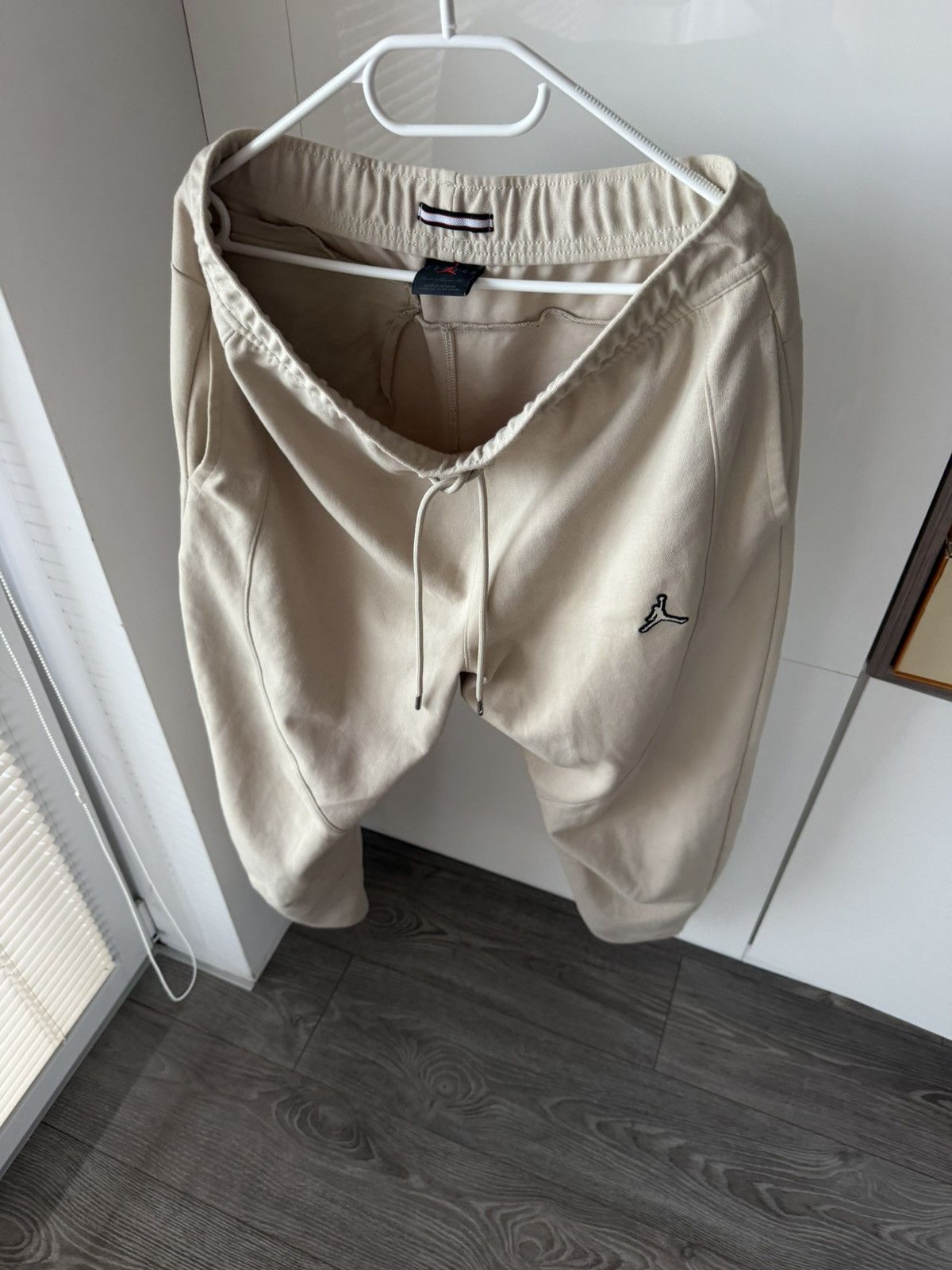 Jordan Brand Nike Air Jordan Paris Premium Embroidered Logo Mens Joggers Size US 34 / EU 50 - 2 Thumbnail