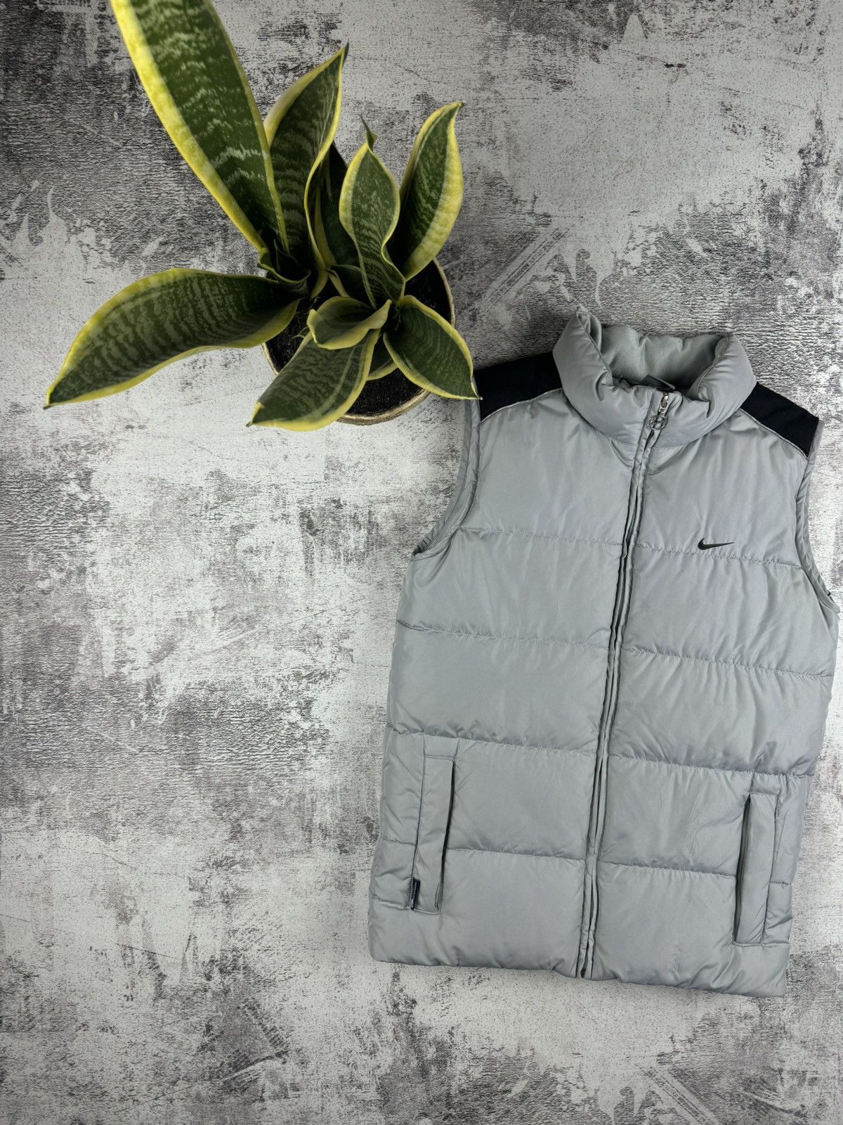 Nike Vintage 90S-OOS Rare Nike Streetwear Grey Swoosh Logo Vest Size US S / EU 44-46 / 1 - 2 Thumbnail