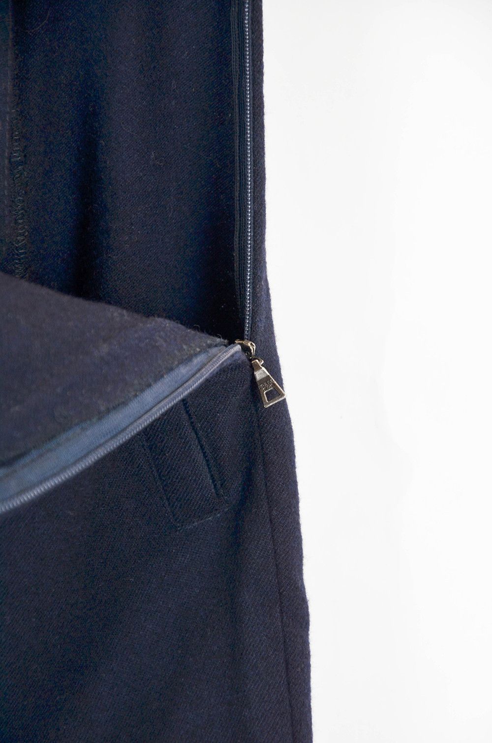Prada Prada Navy Virgin Wool Pants – Made in Italy – Size 40 Size 27" / US 4 / IT 40 - 11 Thumbnail