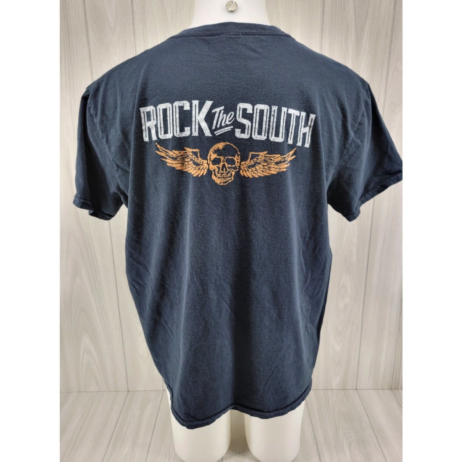 Gildan Rock The South Adult XL T Shirt Black Rock Concert Gildan Unisex Short Sleeve Vintage? (Note: As per rules, only rearranging original words) Size US XL / EU 56 / 4 - 6 Thumbnail