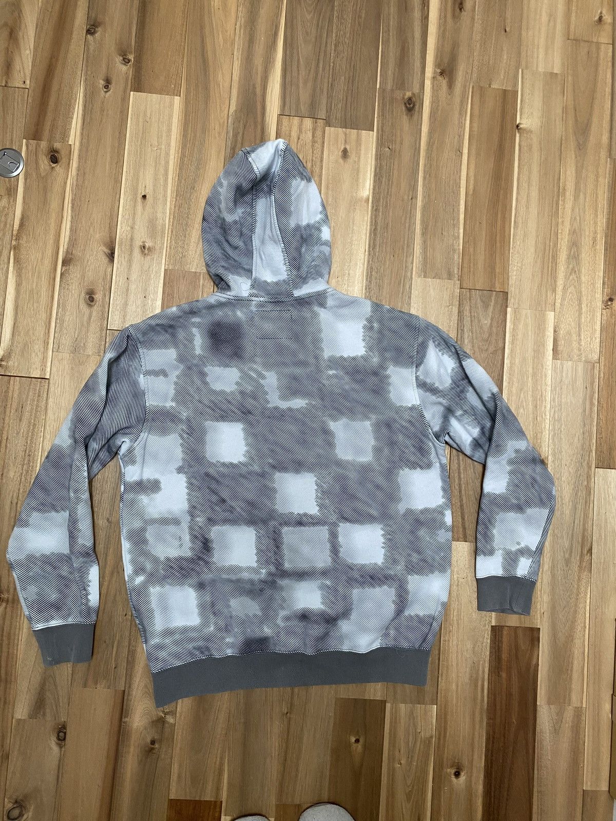 Oakley Vintage Oakley Zip Hoodie Grey Tie Dye Size M Y2K 2009 Size US M / EU 48-50 / 2 - 3 Thumbnail