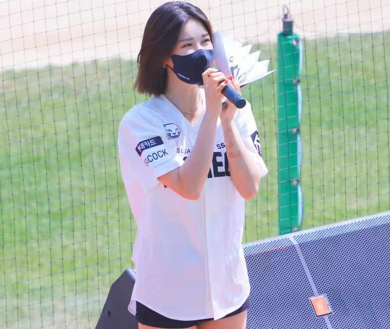 Other SSG Landers Lee Sia 이시아 Korean Cheerleader Baseball Jersey Size US M / EU 48-50 / 2 - 8 Thumbnail