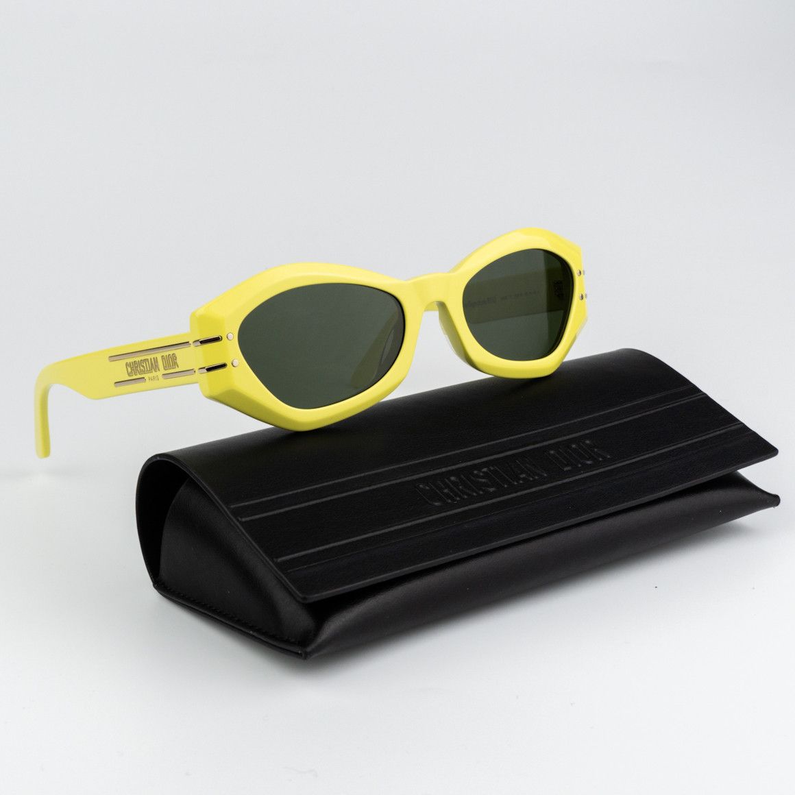 Dior NEW Dior DIORSIGNATURE B1U 66C0 Women Butterfly Sunglasses Size ONE SIZE - 3 Thumbnail