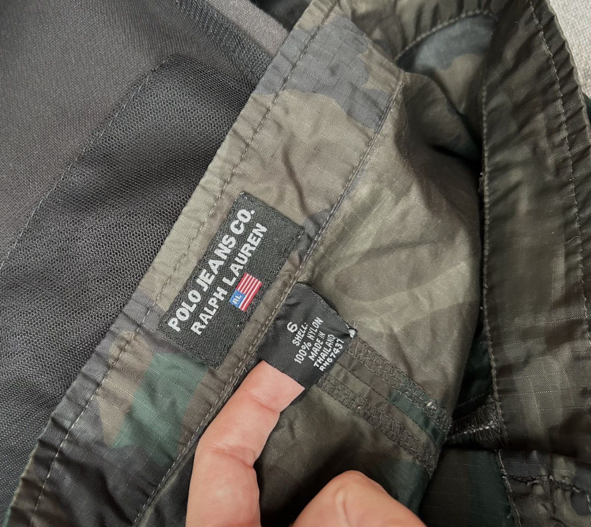 Polo Ralph Lauren Y2K Polo Jeans Ralph Lauren Camo Nylon Mini Skirt Military Size 28" / US 6 / IT 42 - 6 Thumbnail