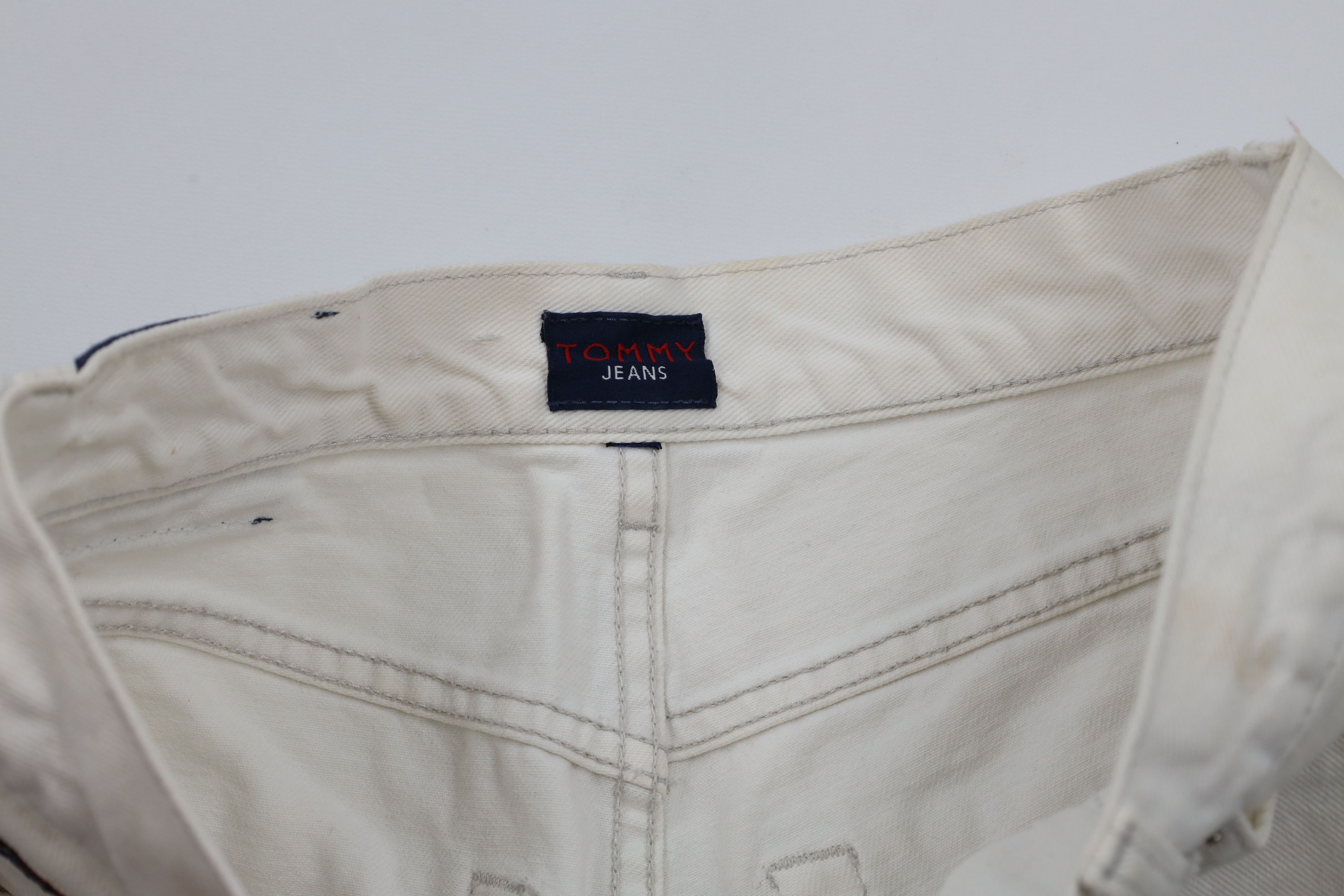 Tommy Hilfiger × Vintage Vintage 90s Tommy Hilfiger Denim Jean Shorts Jorts White Size US 30 / EU 46 - 12 Thumbnail