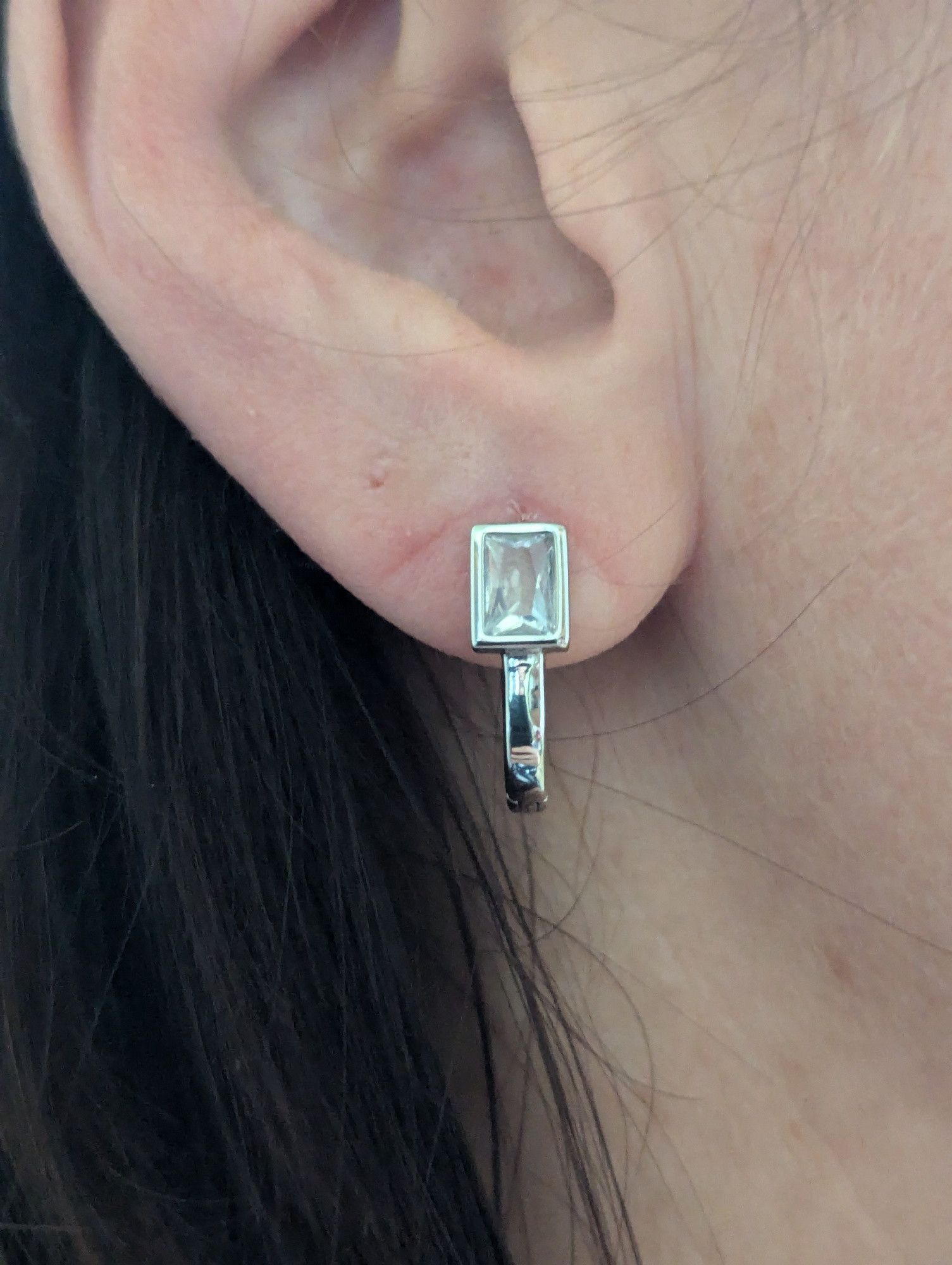 Vintage U-Shape Hoop Earring Size ONE SIZE - 3 Thumbnail