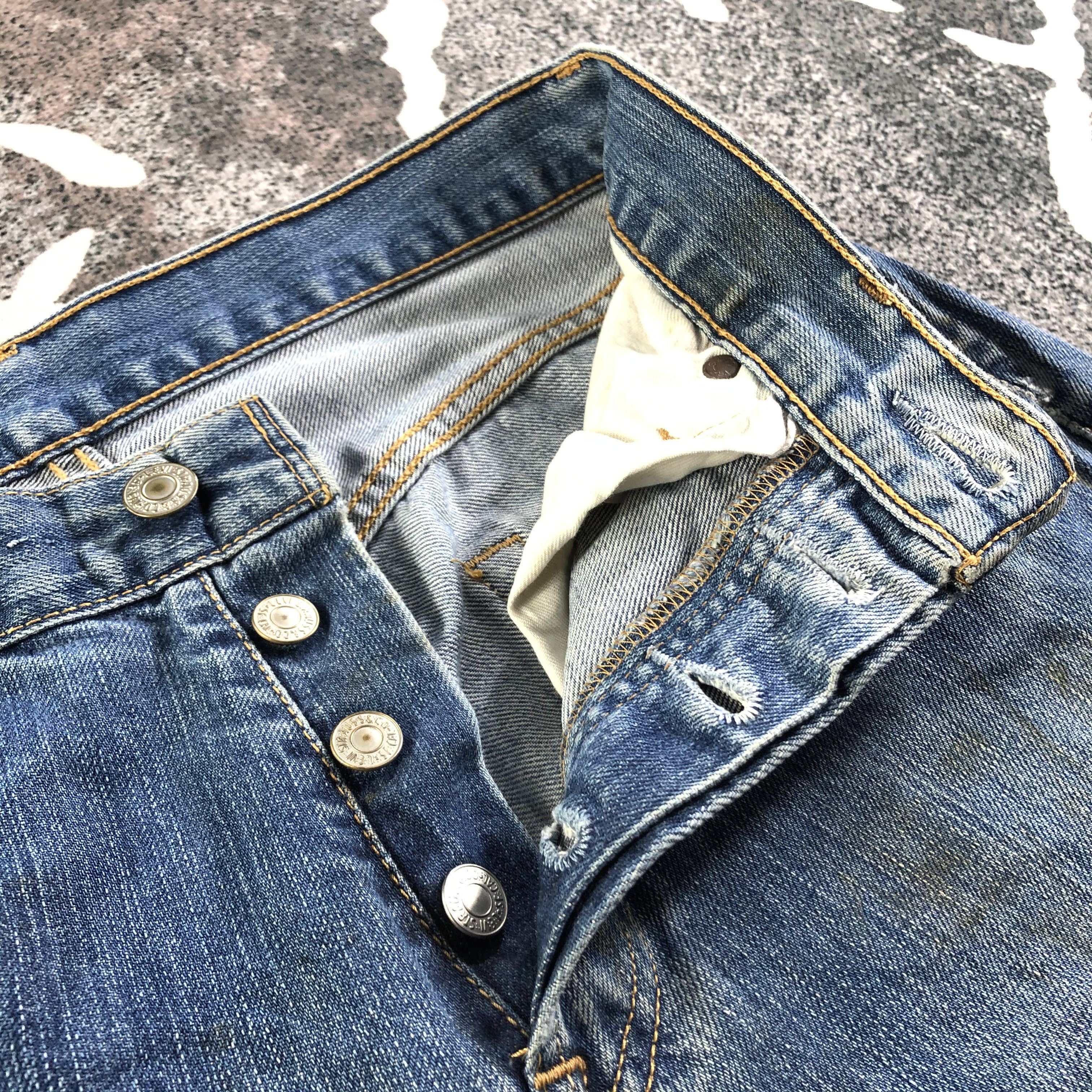 Levi's Vintage Levis 501 Jeans Faded Blue Denim KJ2262 Size US 28 / EU 44 - 7 Thumbnail