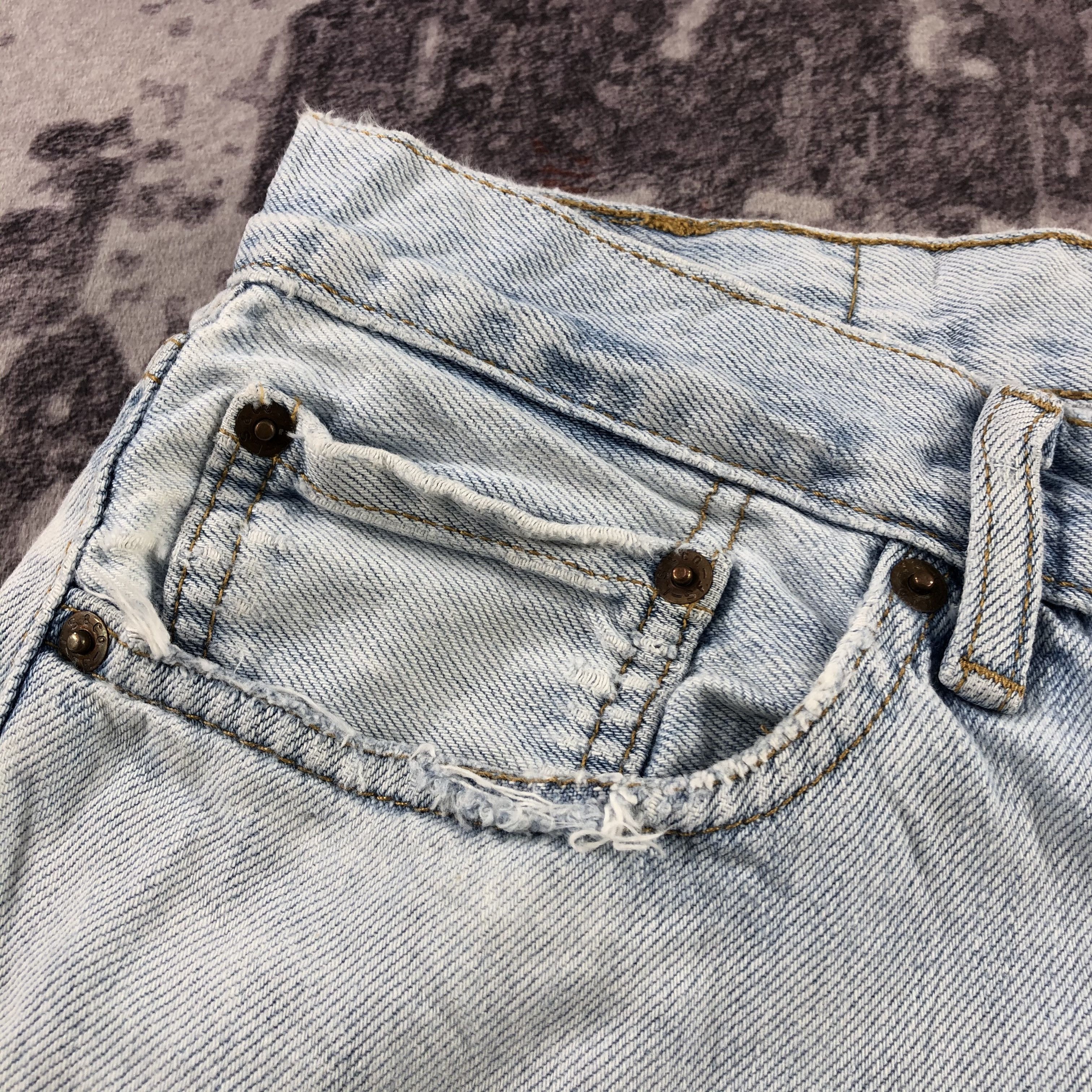 Levi's × Vintage Vintage Light Wash Levis 505 Jeans-JM3173 Size US 31 - 11 Thumbnail