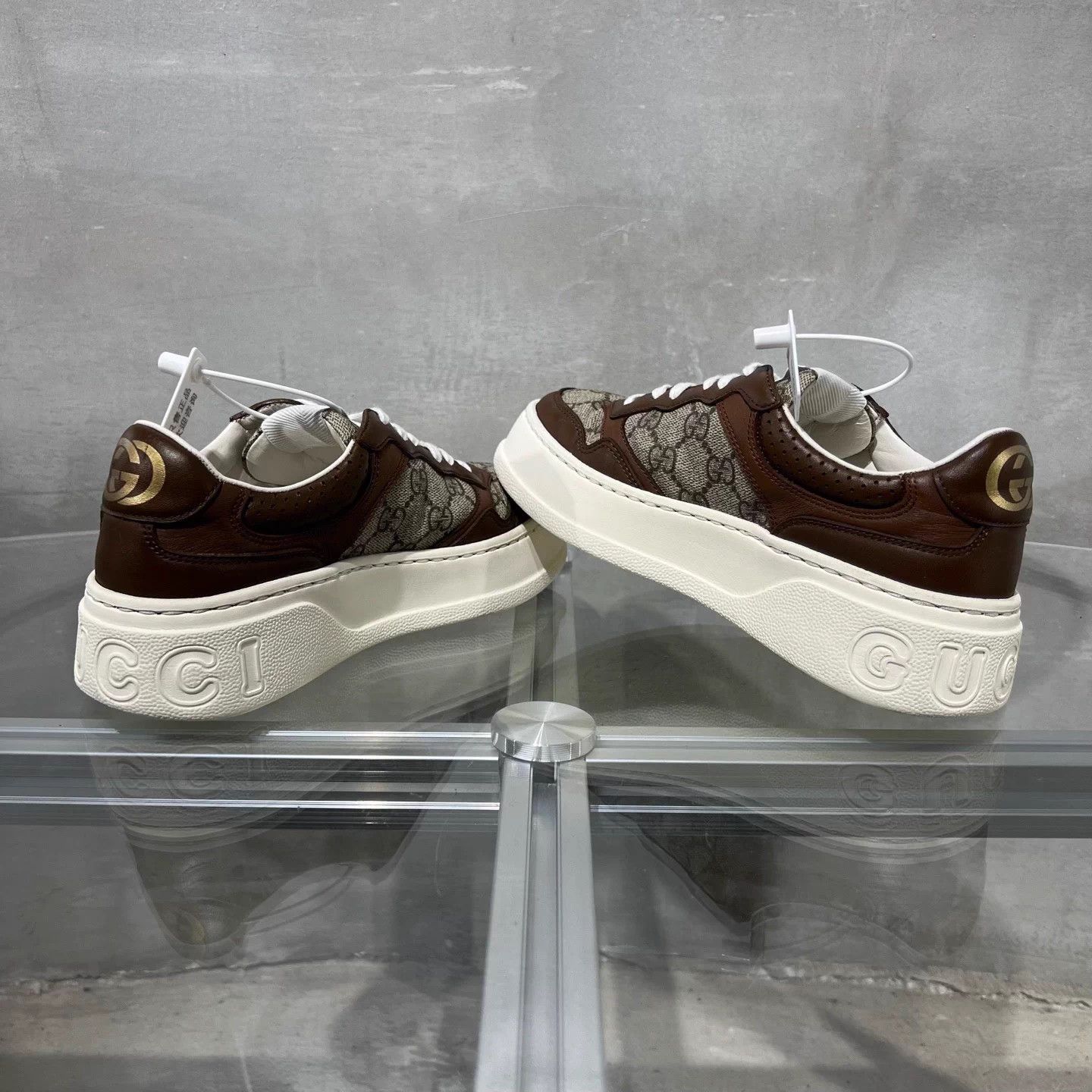 Gucci Gucci Biscuit Skate Shoes White Brown GG Monogram Size US 5 / IT 35 - 5 Thumbnail