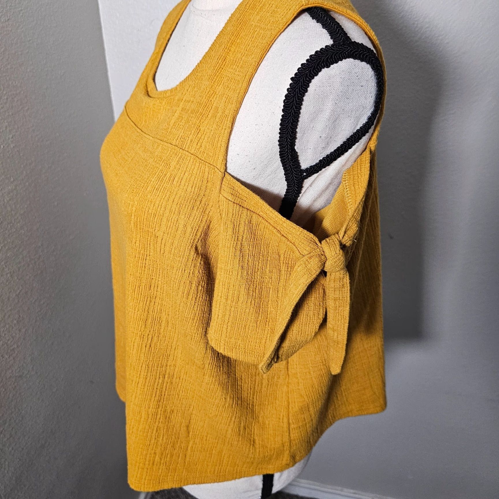 Madewell Madewell Cropped Blouse Women's L Off Shoulder Round Neck Yellow Mustard Textured Blouse Cropped Size L / US 10 / IT 46 - 2 Thumbnail
