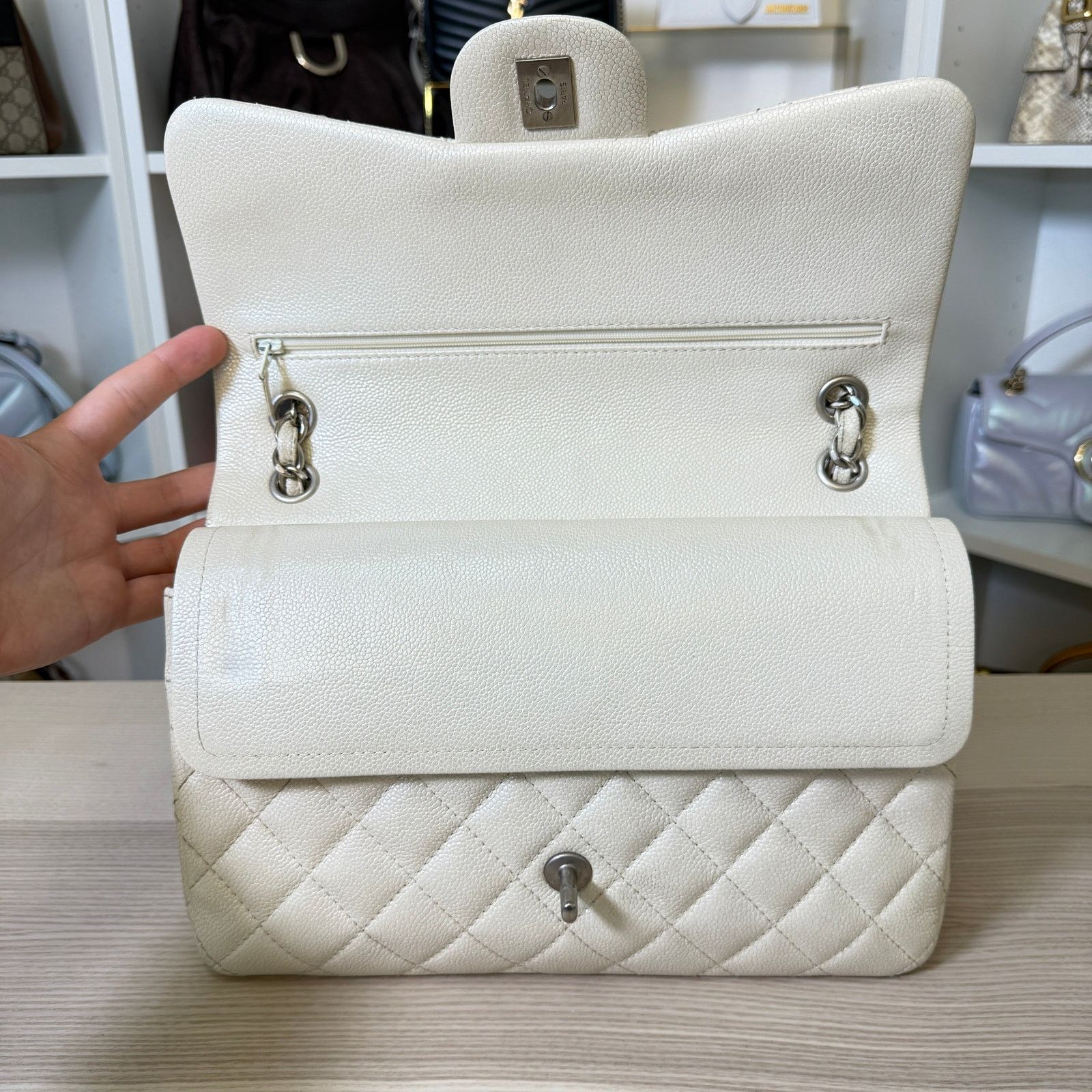 Chanel Chanel Pearly Caviar Quilted Jumbo Double Flap Dark White Size ONE SIZE - 9 Thumbnail